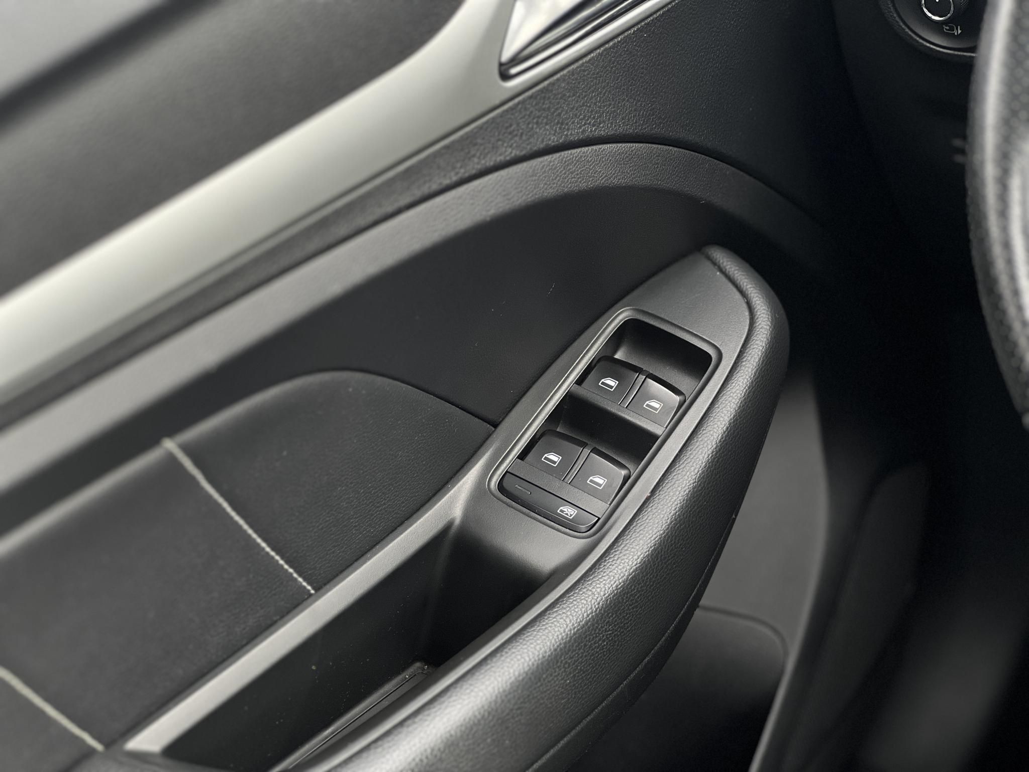 MG ZS EV Luxury. 68e km. végig vezetett márkaszerviz. Carplay. panorámatető