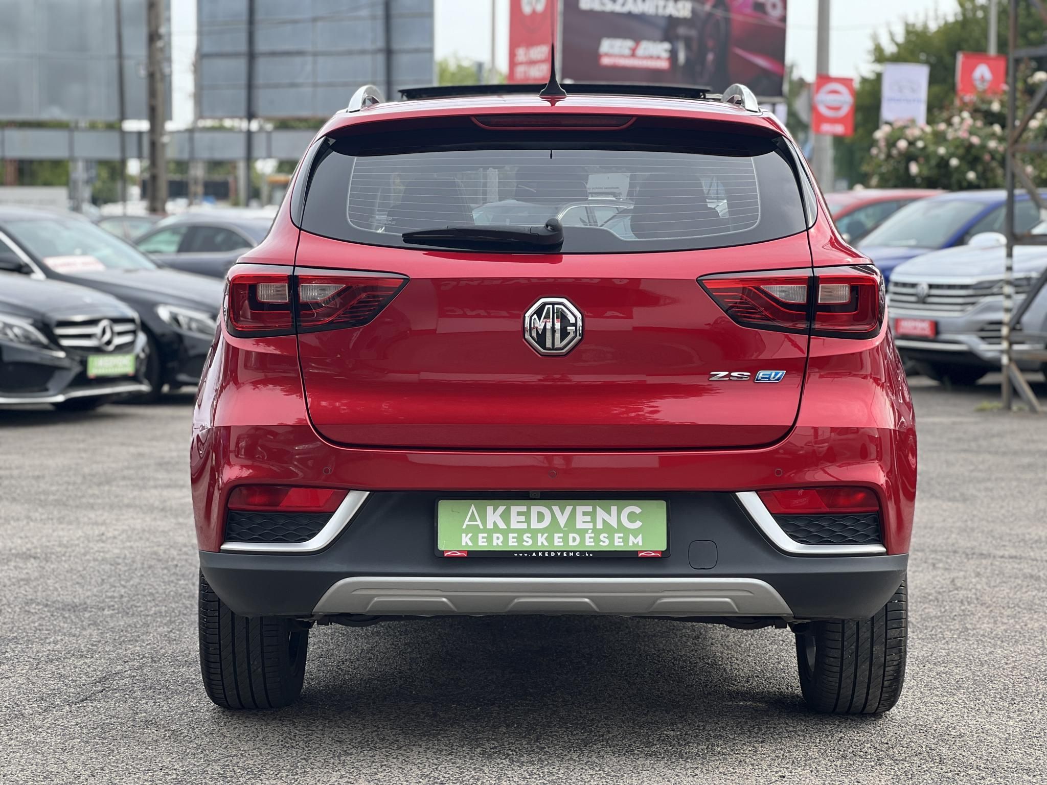 MG ZS EV Luxury. 68e km. végig vezetett márkaszerviz. Carplay. panorámatető