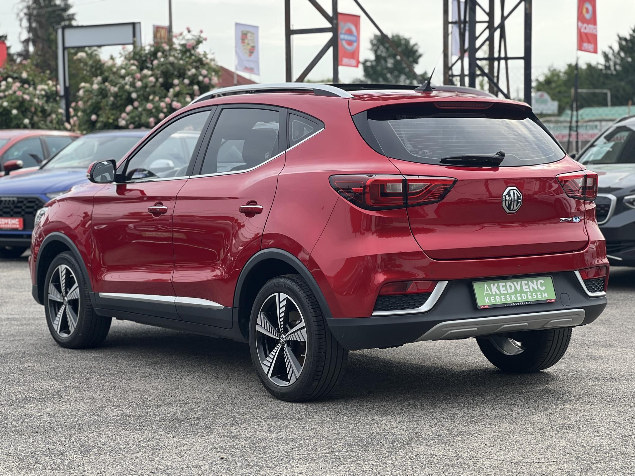 MG ZS EV Luxury. 68e km. végig vezetett márkaszerviz. Carplay. panorámatető
