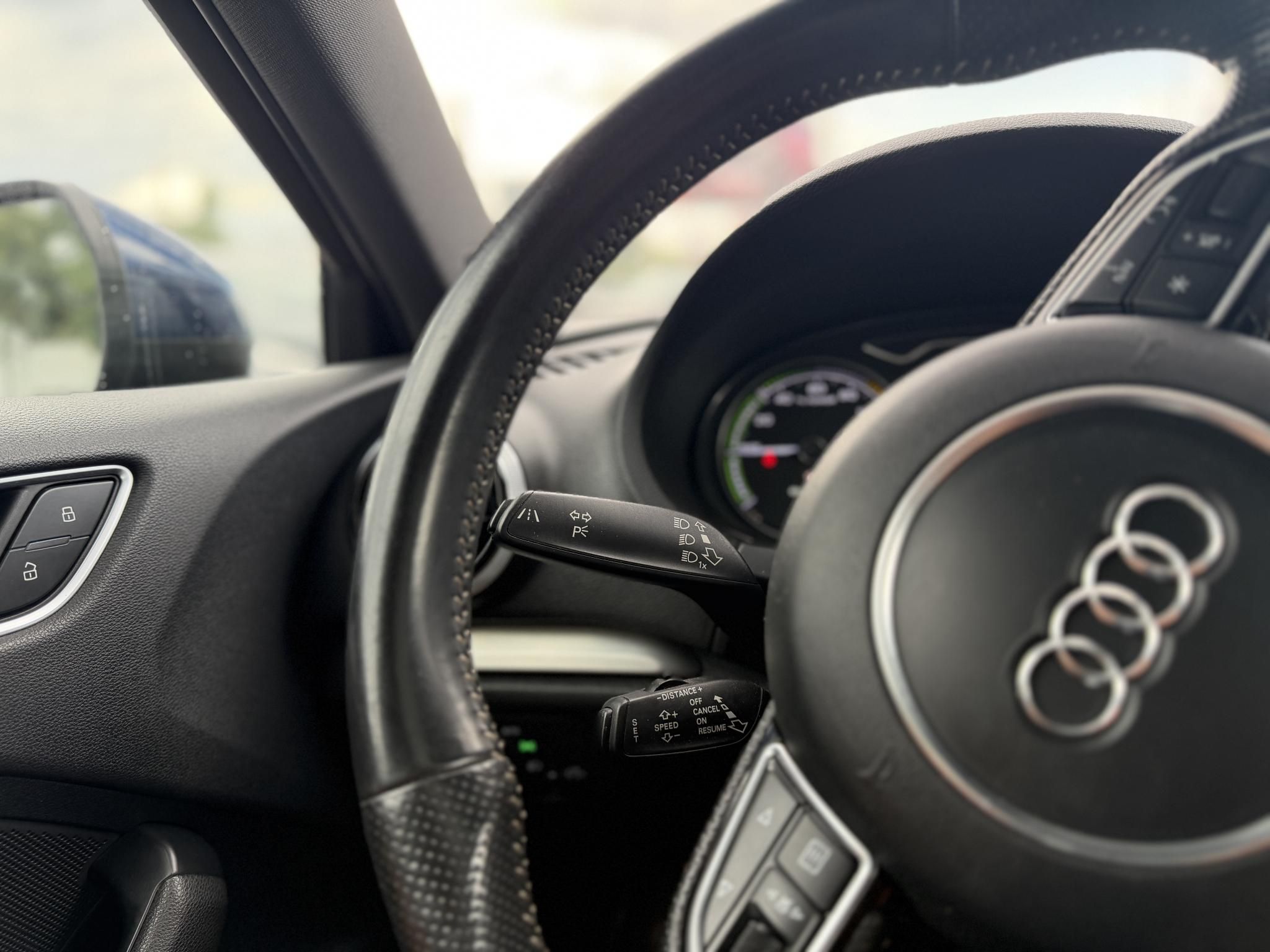 AUDI A3 Sportback 1.4 TFSI Ambiente S-tronic e-tron bang and olufsen. panoráma tető. 30km elektromos hatótáv. vezérlés cserélve!