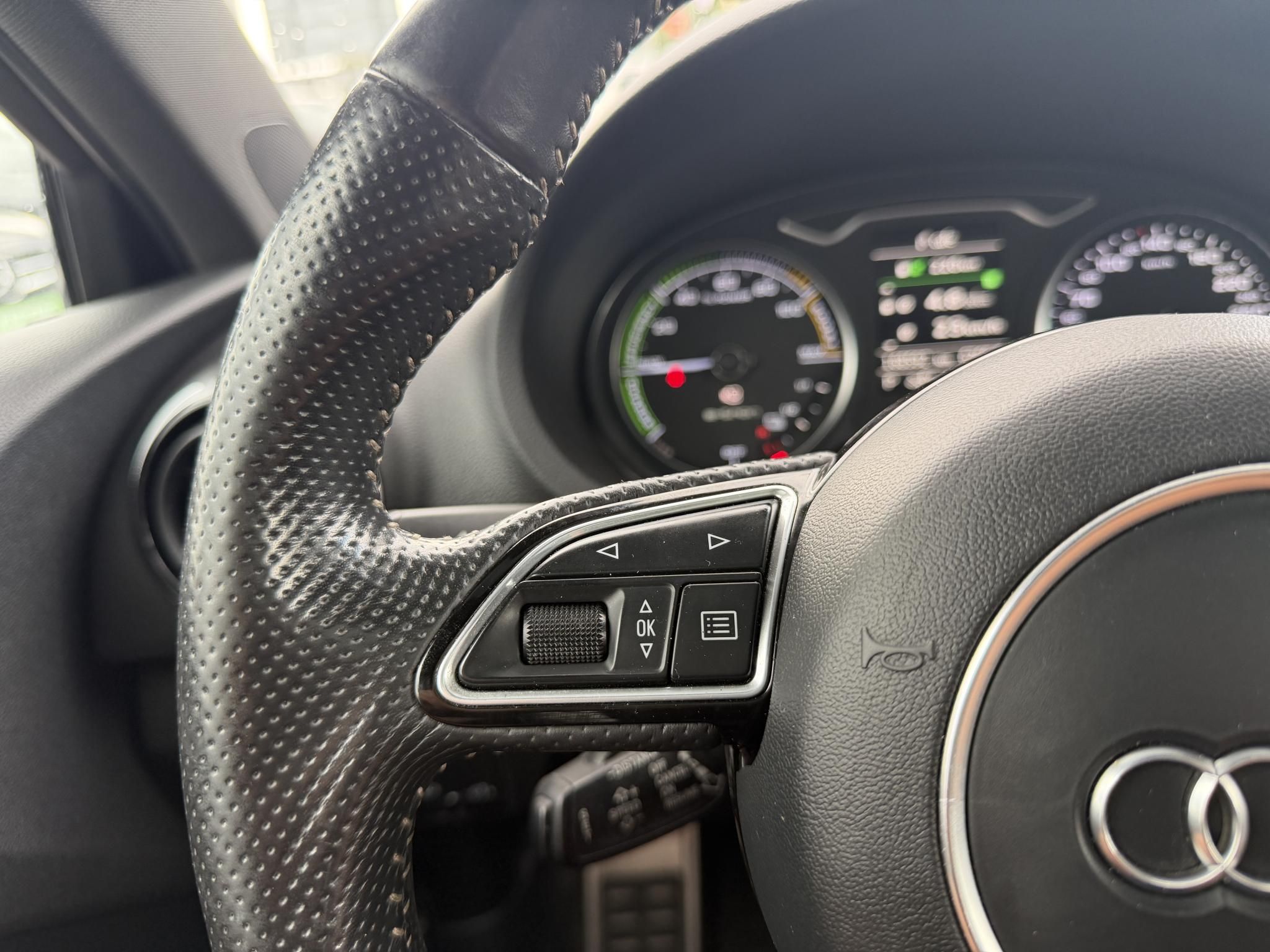 AUDI A3 Sportback 1.4 TFSI Ambiente S-tronic e-tron bang and olufsen. panoráma tető. 30km elektromos hatótáv. vezérlés cserélve!
