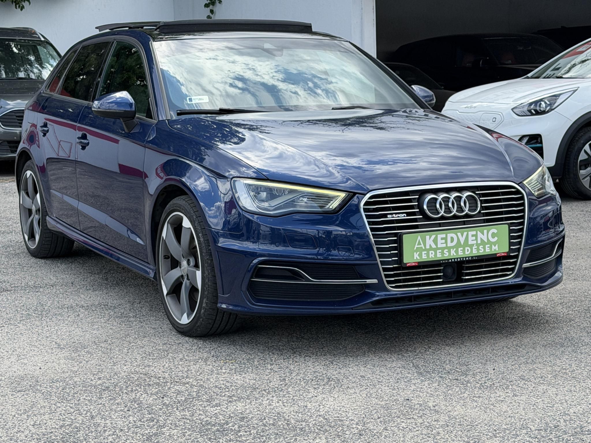 AUDI A3 Sportback 1.4 TFSI Ambiente S-tronic e-tron bang and olufsen. panoráma tető. 30km elektromos hatótáv. vezérlés cserélve!