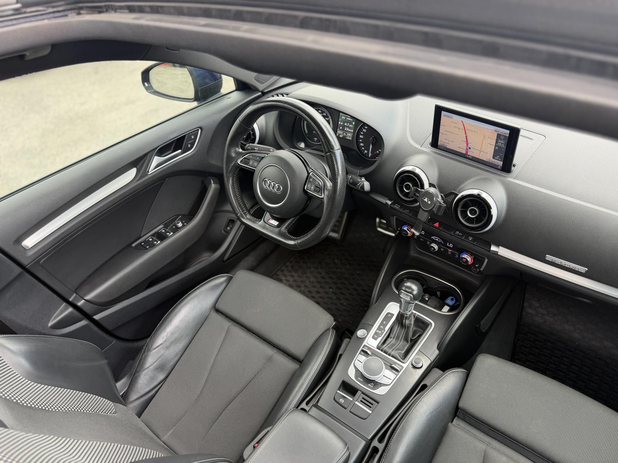 AUDI A3 Sportback 1.4 TFSI Ambiente S-tronic e-tron bang and olufsen. panoráma tető. 30km elektromos hatótáv. vezérlés cserélve!