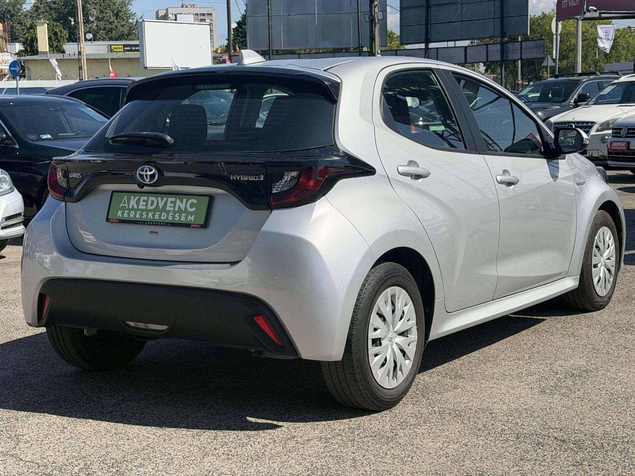 TOYOTA YARIS 1.5 Hybrid Comfort Tech e-CVT 103e km. ülésfűtés. kormányfűtés. kamera. sávtartó. digitklíma