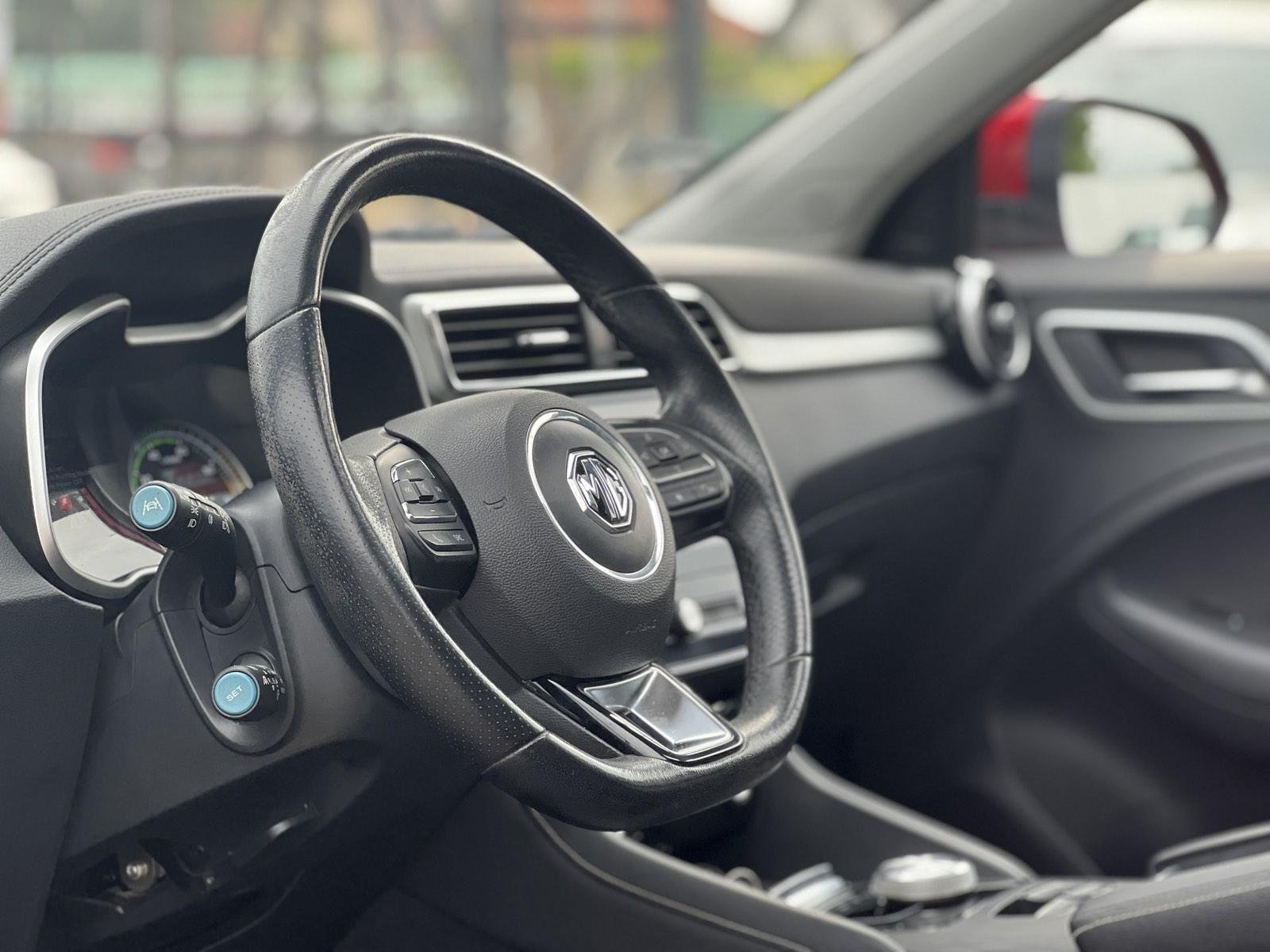 MG ZS EV Luxury. 68e km. végig vezetett márkaszerviz. Carplay. panorámatető