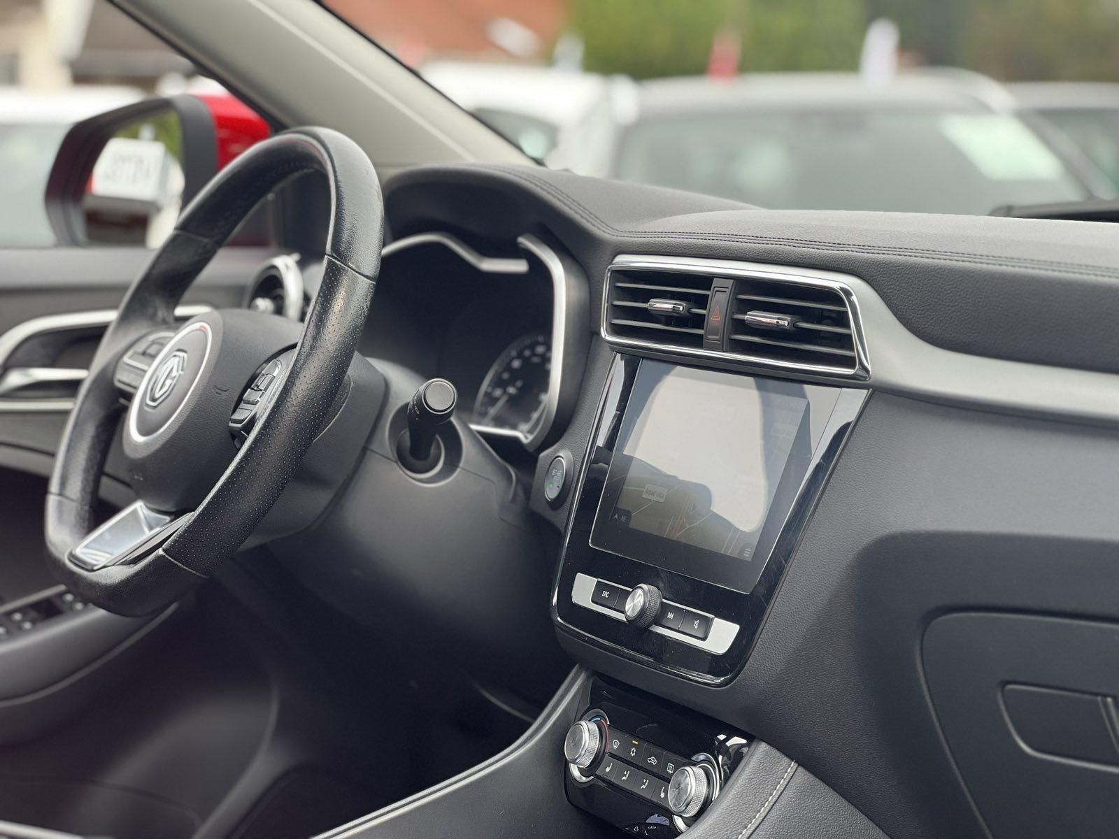 MG ZS EV Luxury. 68e km. végig vezetett márkaszerviz. Carplay. panorámatető