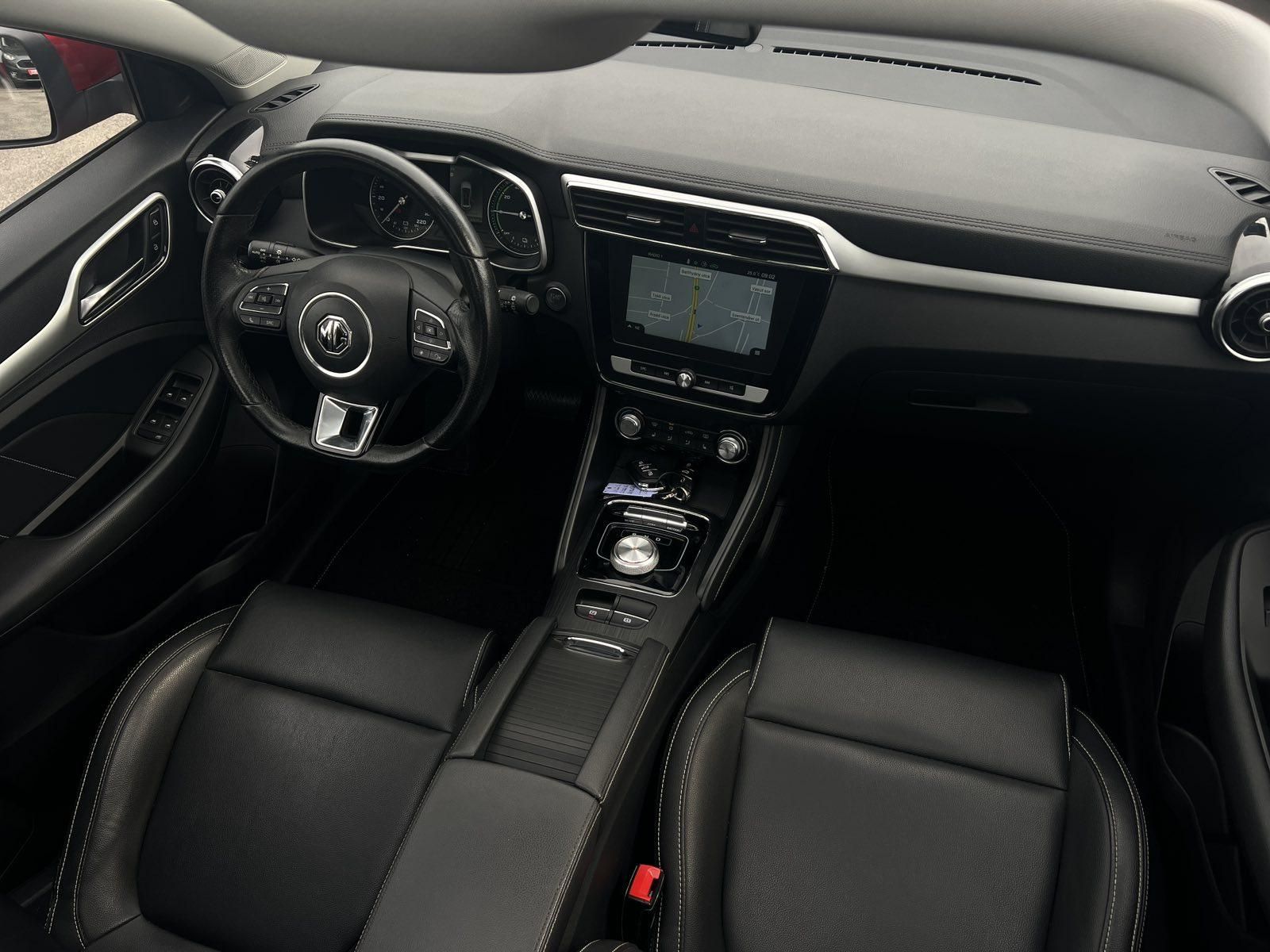 MG ZS EV Luxury. 68e km. végig vezetett márkaszerviz. Carplay. panorámatető