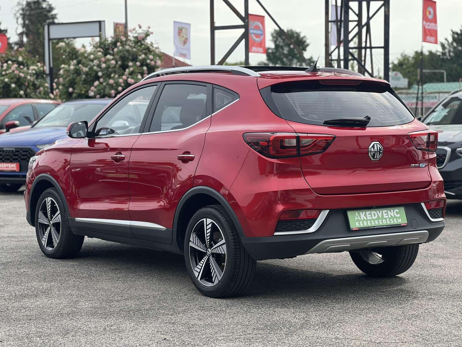 MG ZS EV Luxury. 68e km. végig vezetett márkaszerviz. Carplay. panorámatető
