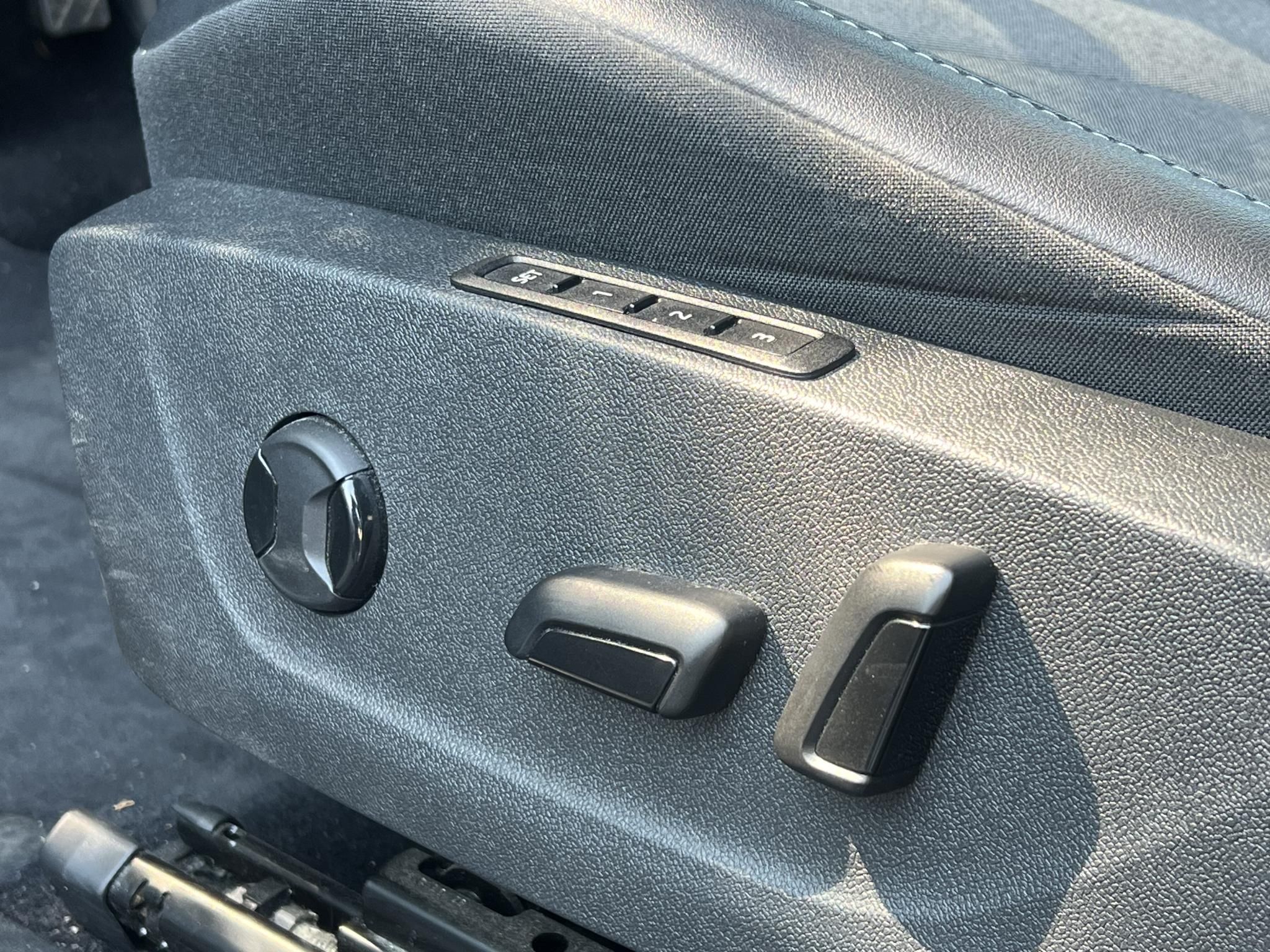 SKODA ENYAQ iV 60 Perfect Led fényszóró Navigáció Carplay Keyless Tolatókamera!