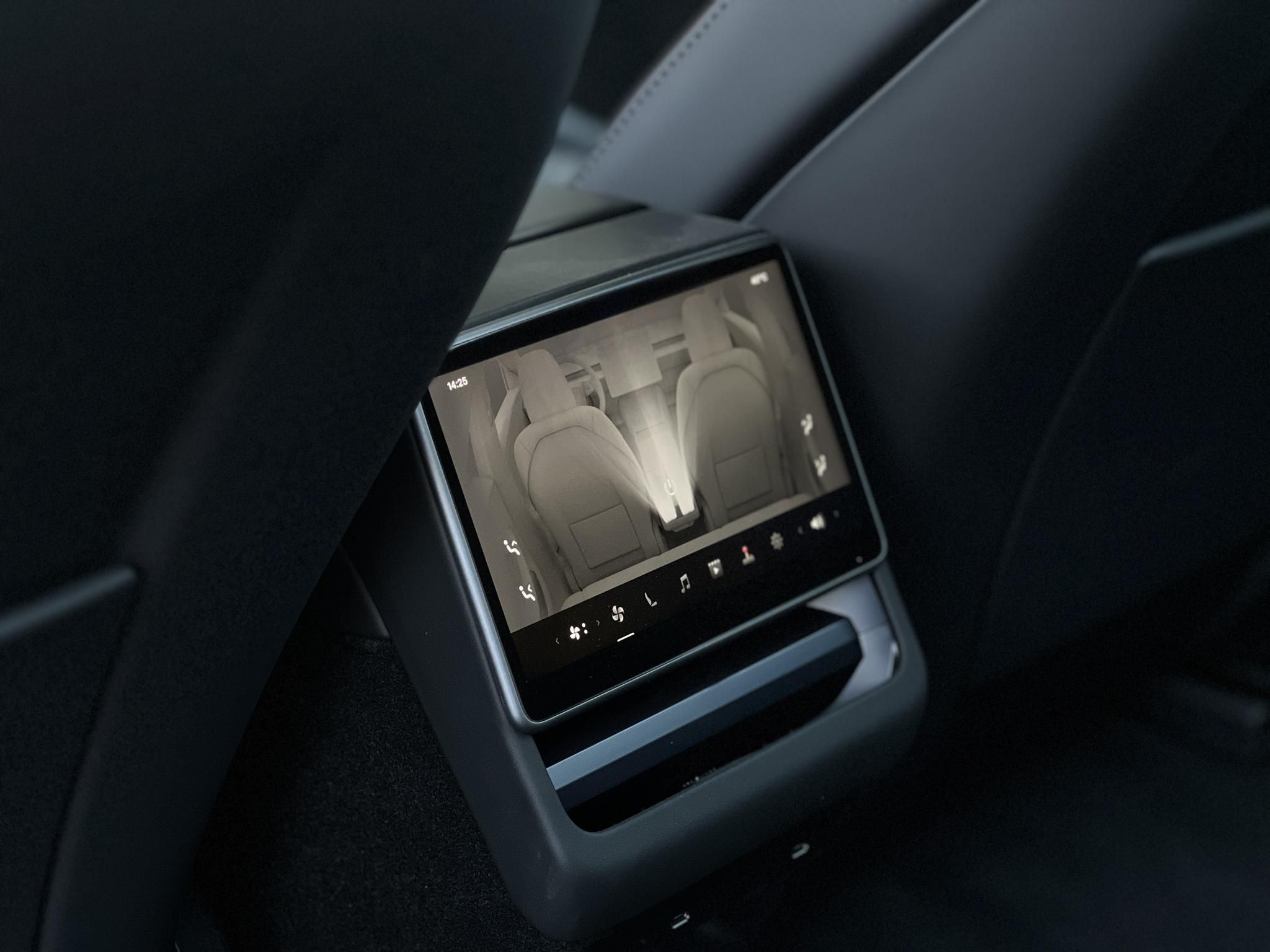TESLA MODEL 3 RWD Premium (Automata) 27e km Ryzen mátrix LED Garanciális!