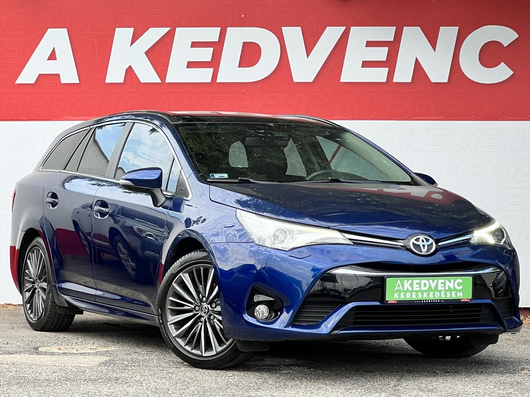 TOYOTA AVENSIS Touring Sports 2.0 Executive CVT Magyarországi. Gyári fényezés. Végig vezetett szervizkönyv!