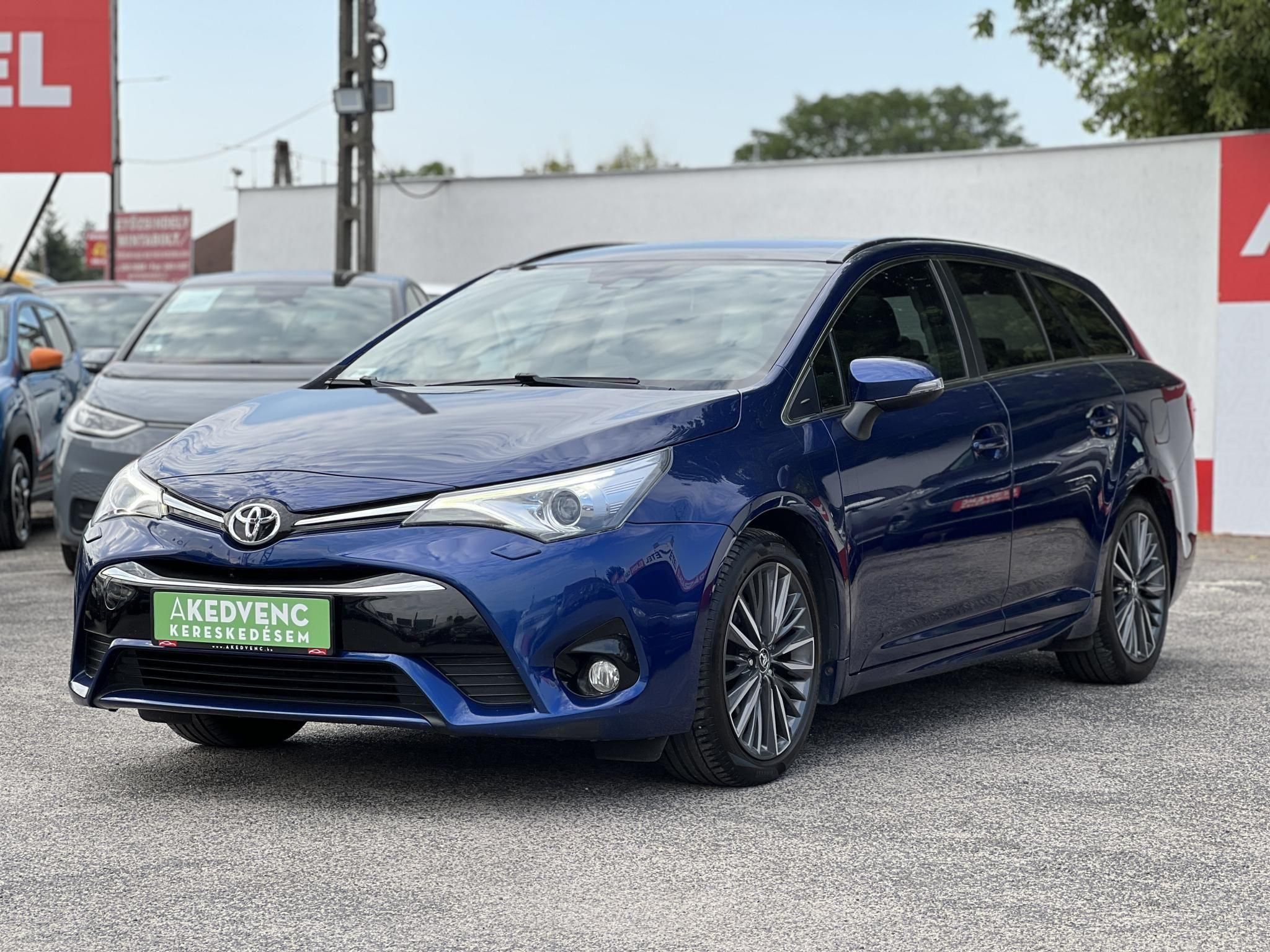 TOYOTA AVENSIS Touring Sports 2.0 Executive CVT Magyarországi. Gyári fényezés. Végig vezetett szervizkönyv!