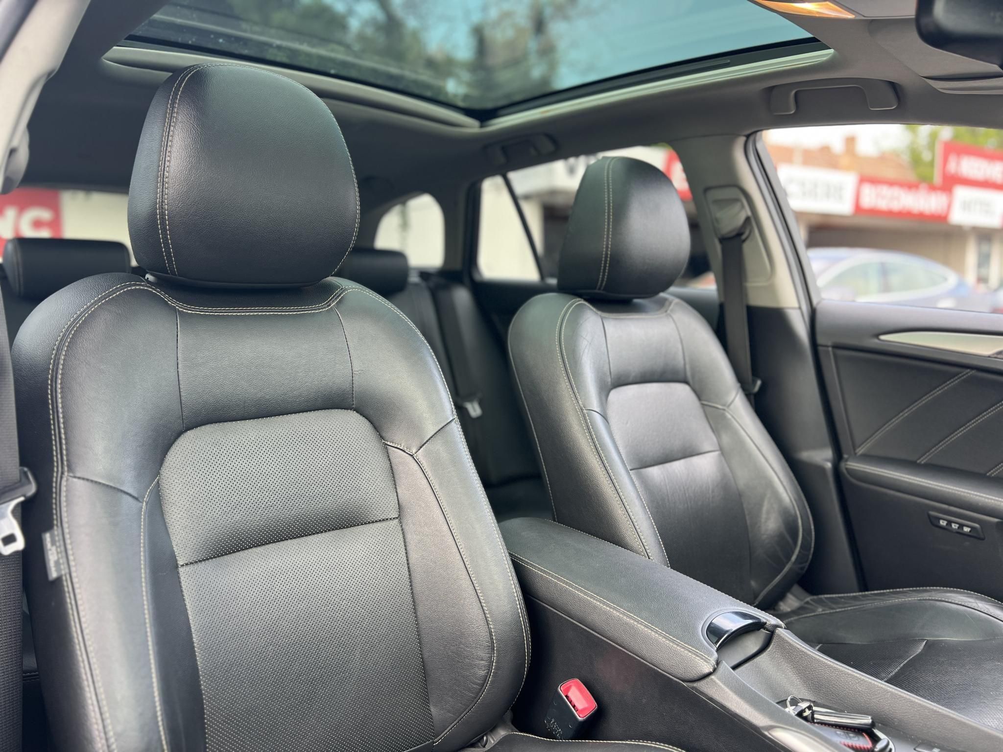 TOYOTA AVENSIS Touring Sports 2.0 Executive CVT Magyarországi. Gyári fényezés. Végig vezetett szervizkönyv!