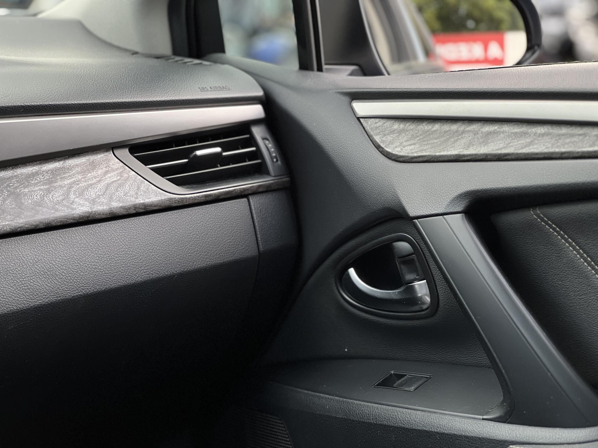 TOYOTA AVENSIS Touring Sports 2.0 Executive CVT Magyarországi. Gyári fényezés. Végig vezetett szervizkönyv!