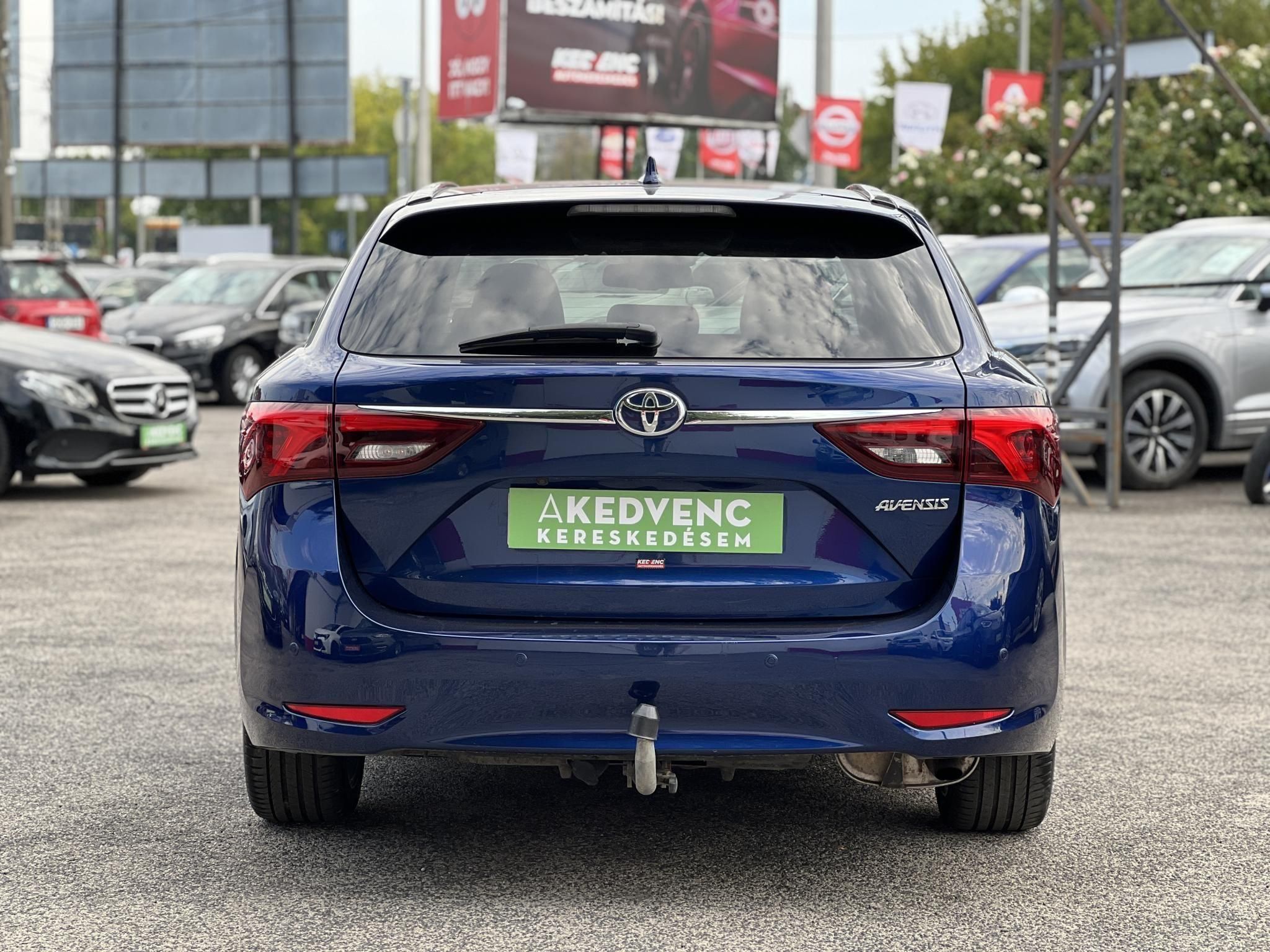 TOYOTA AVENSIS Touring Sports 2.0 Executive CVT Magyarországi. Gyári fényezés. Végig vezetett szervizkönyv!
