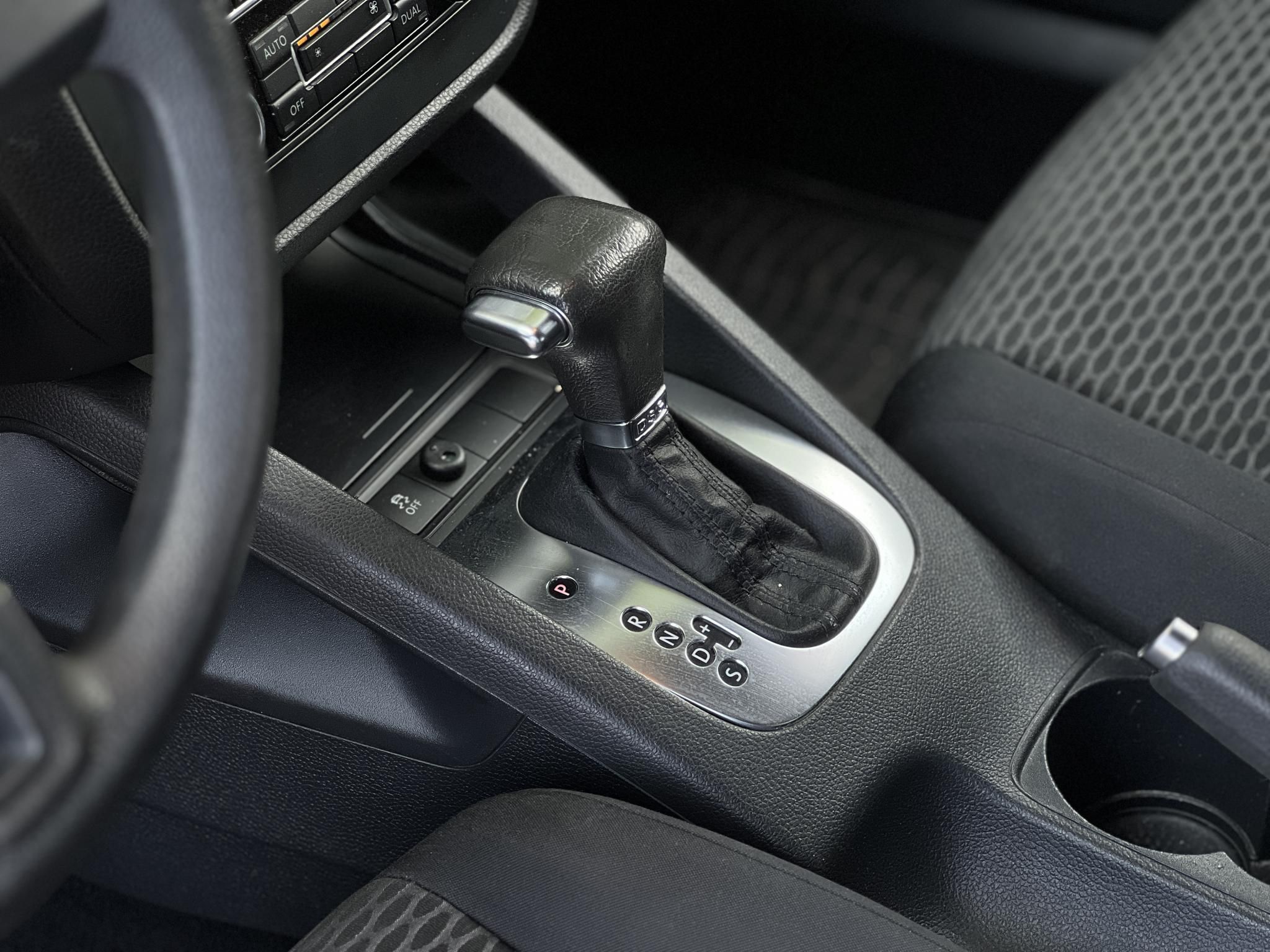 VOLKSWAGEN JETTA 1.6 Comfortline DSG Magyarországi Tolatóradar Navi Tempomat!