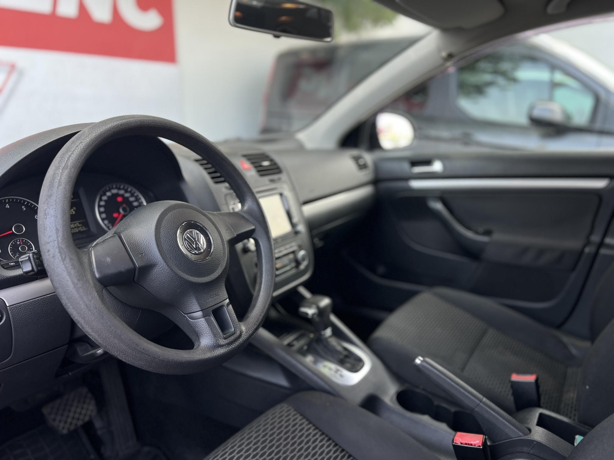 VOLKSWAGEN JETTA 1.6 Comfortline DSG Magyarországi Tolatóradar Navi Tempomat!