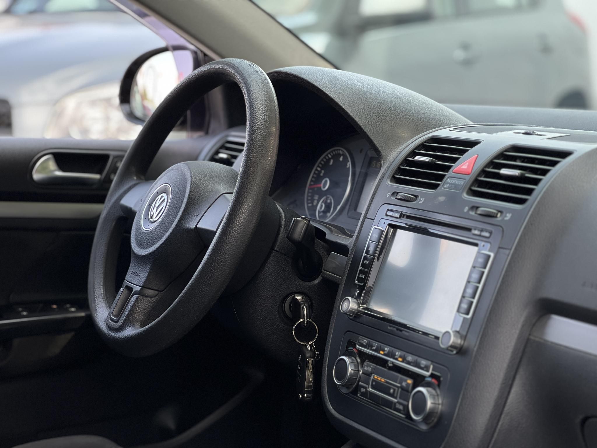 VOLKSWAGEN JETTA 1.6 Comfortline DSG Magyarországi Tolatóradar Navi Tempomat!