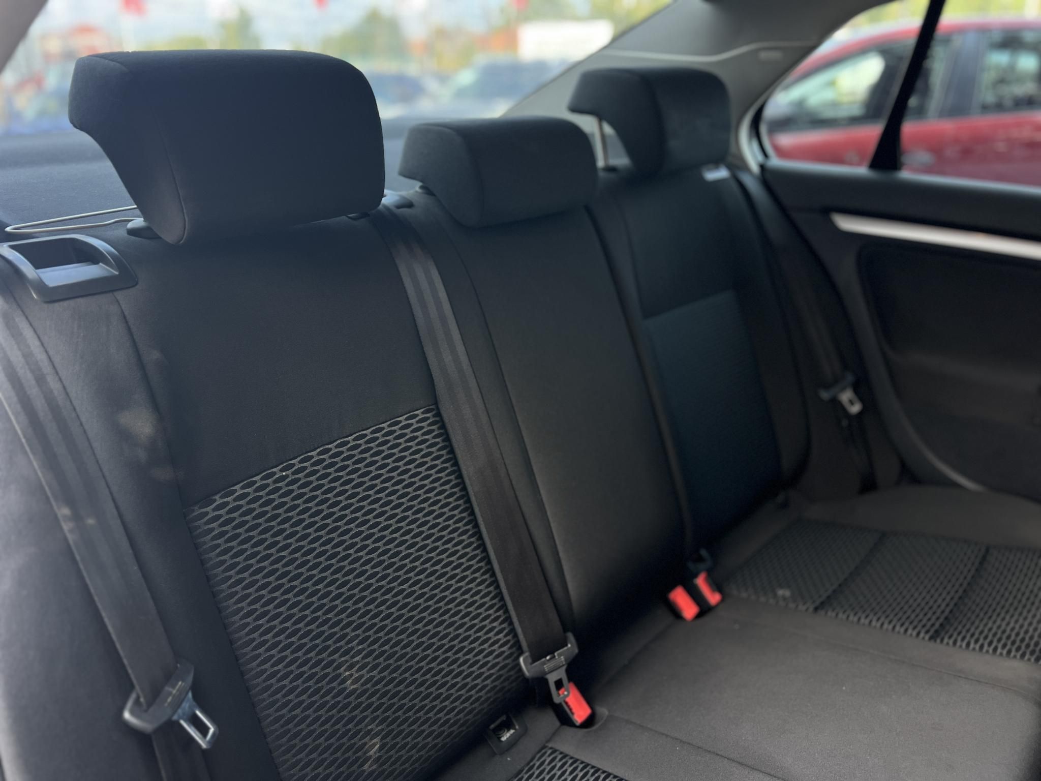 VOLKSWAGEN JETTA 1.6 Comfortline DSG Magyarországi Tolatóradar Navi Tempomat!