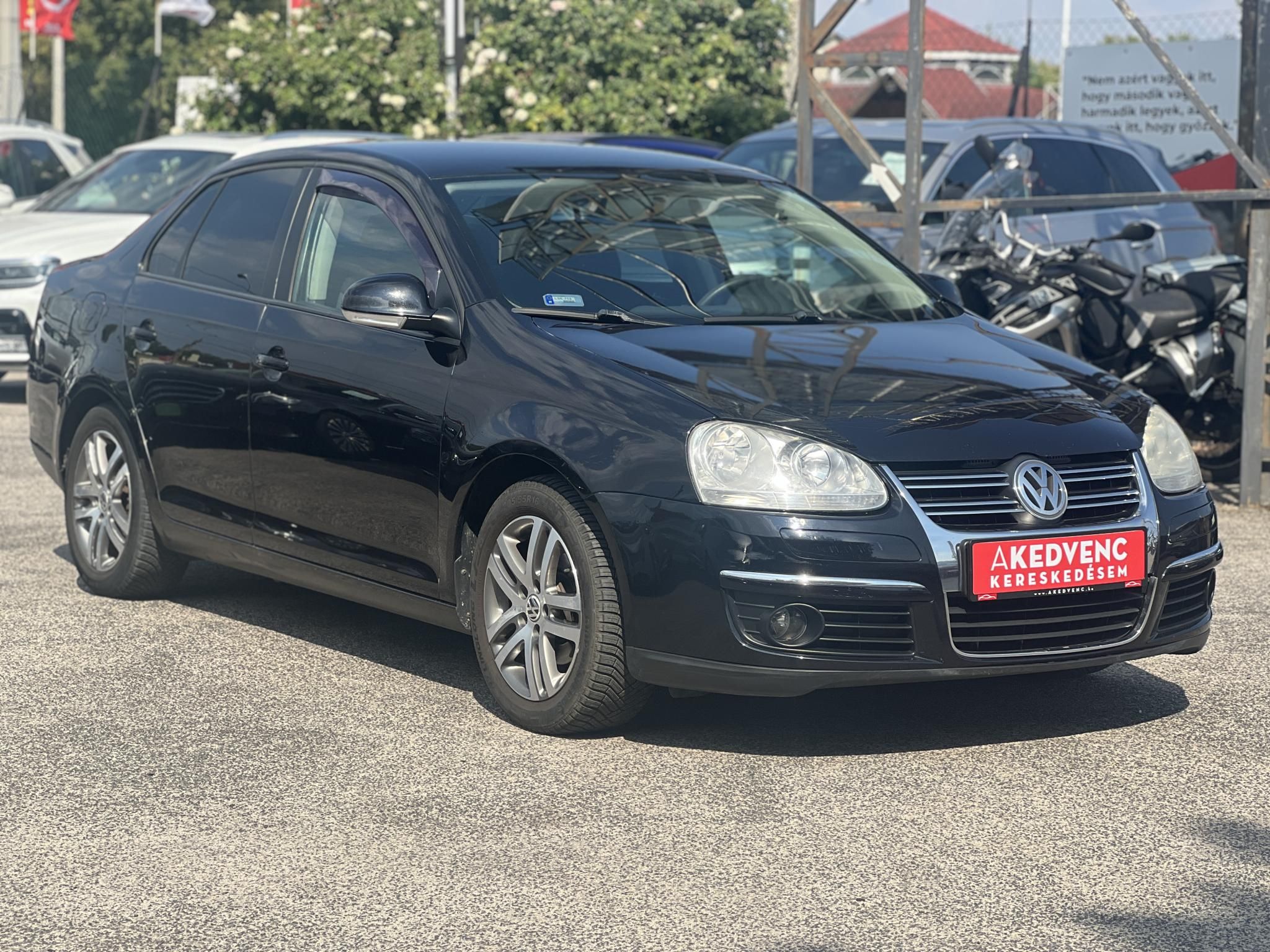 VOLKSWAGEN JETTA 1.6 Comfortline DSG Magyarországi Tolatóradar Navi Tempomat!