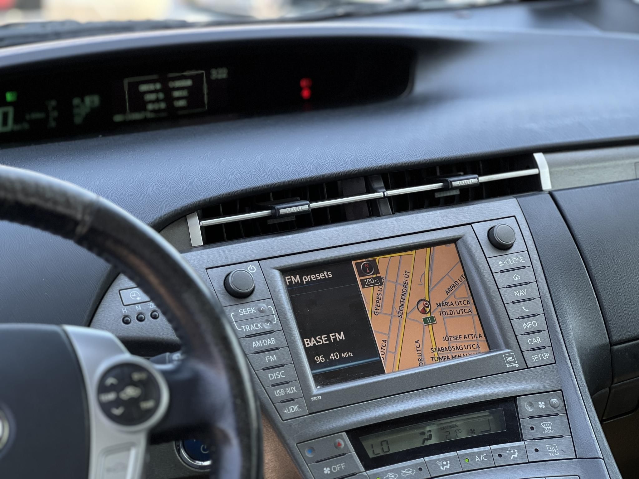 TOYOTA PRIUS PLUG-IN