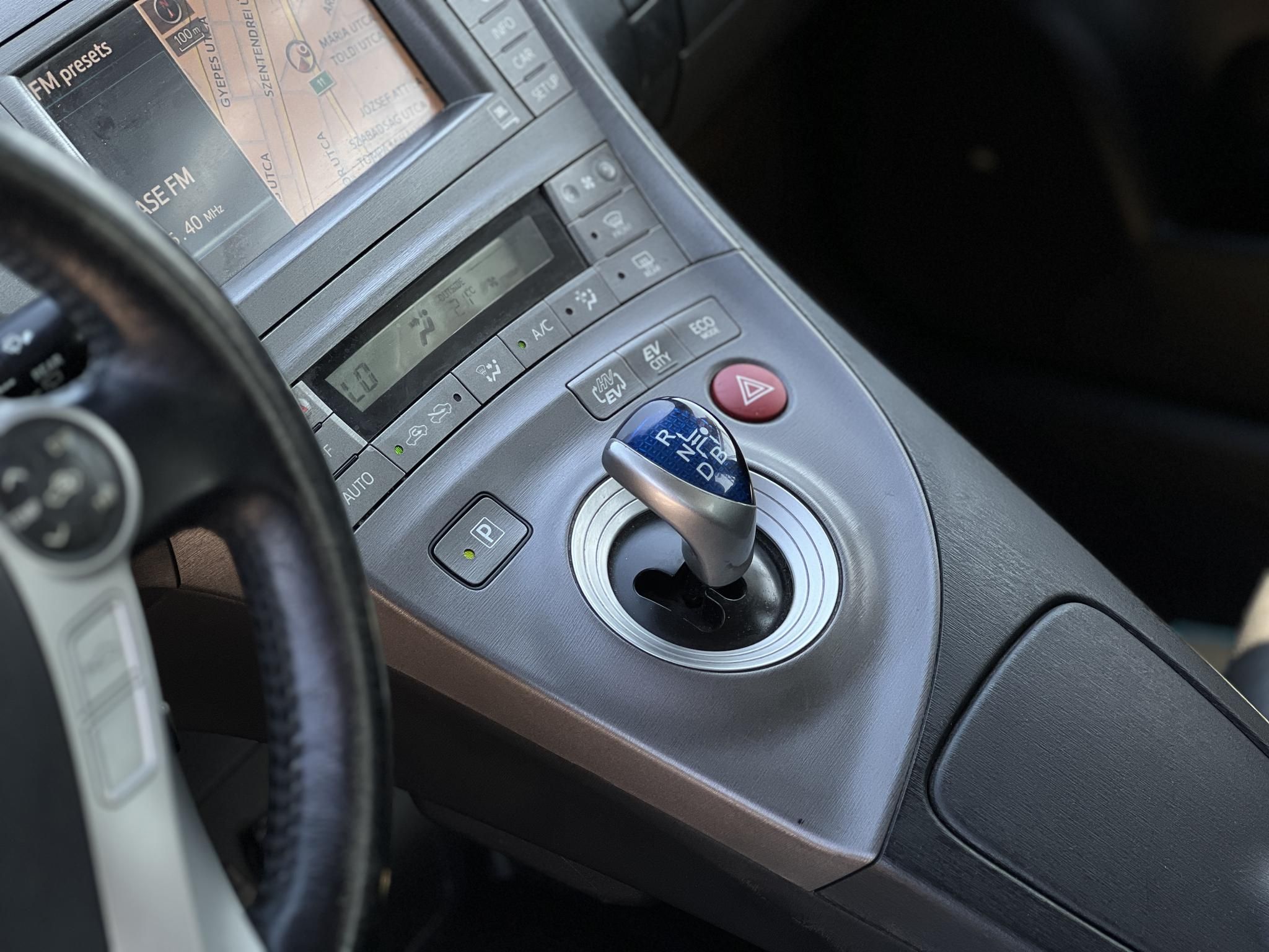 TOYOTA PRIUS PLUG-IN