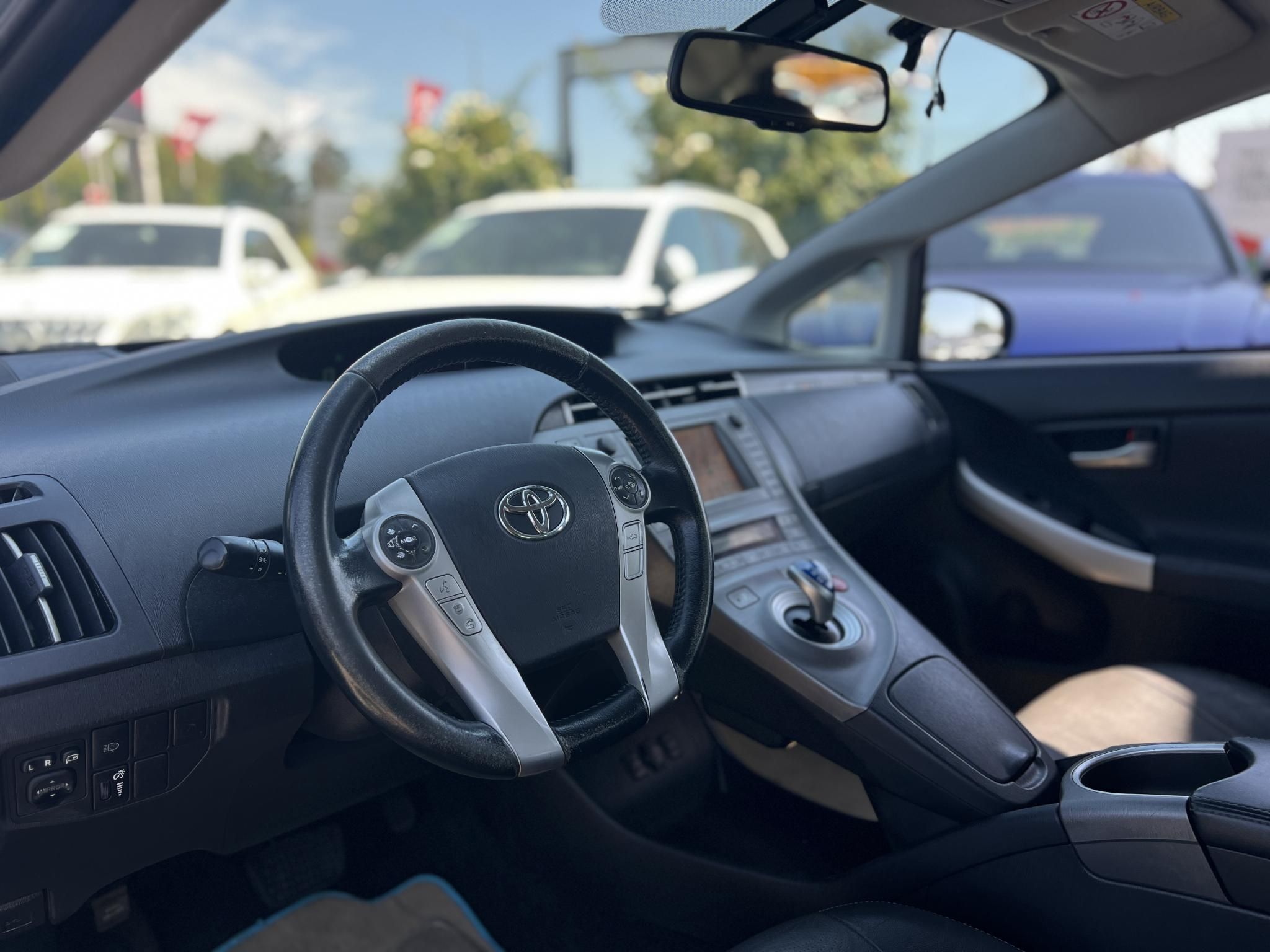 TOYOTA PRIUS PLUG-IN