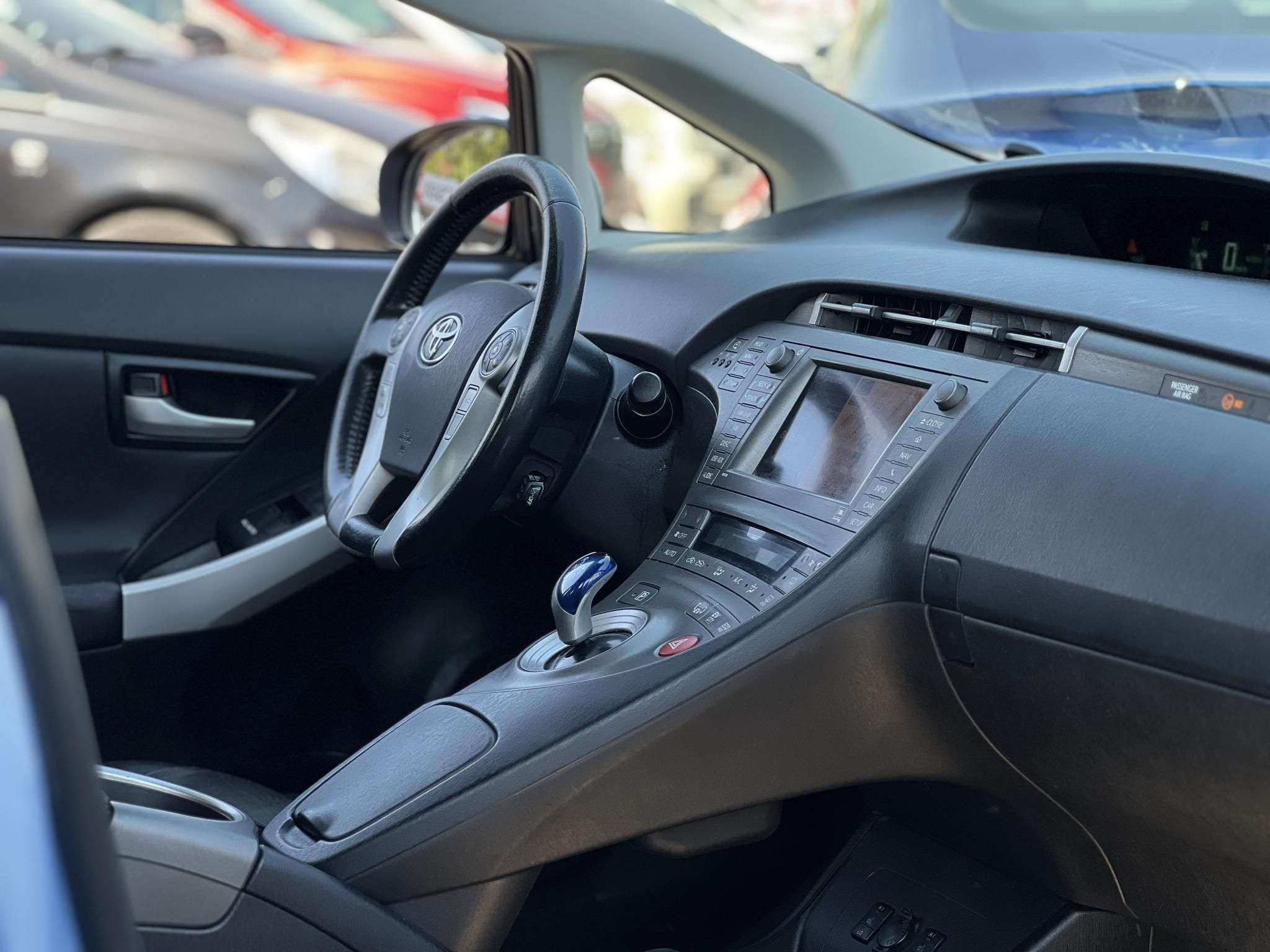 TOYOTA PRIUS PLUG-IN