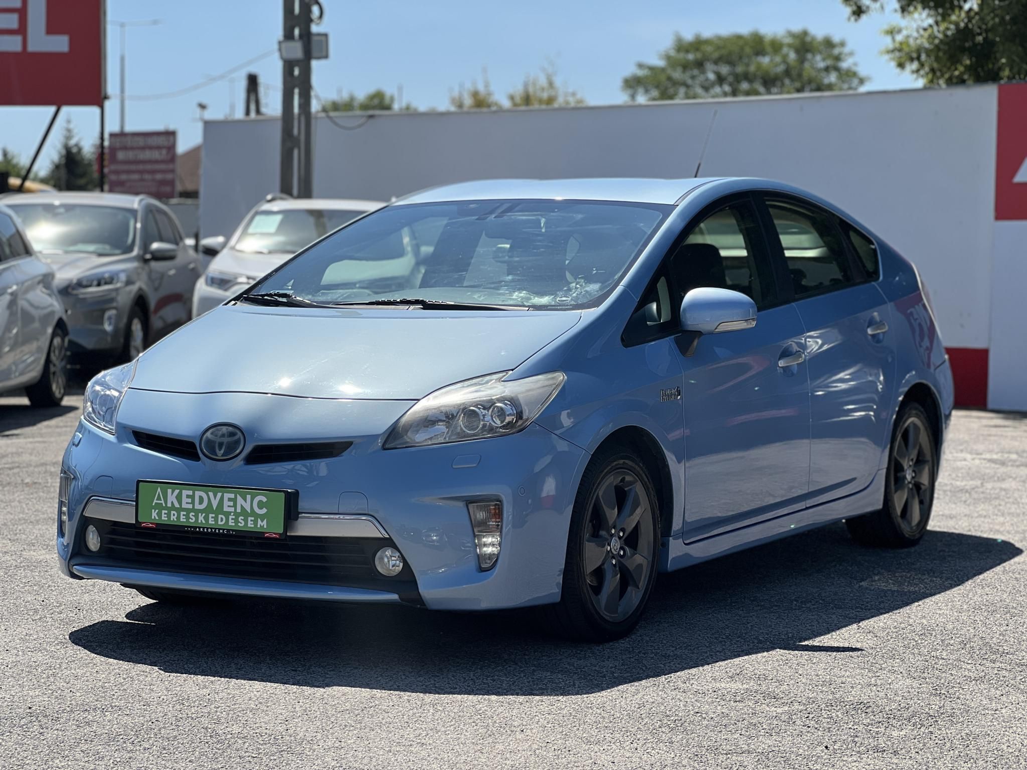 TOYOTA PRIUS PLUG-IN