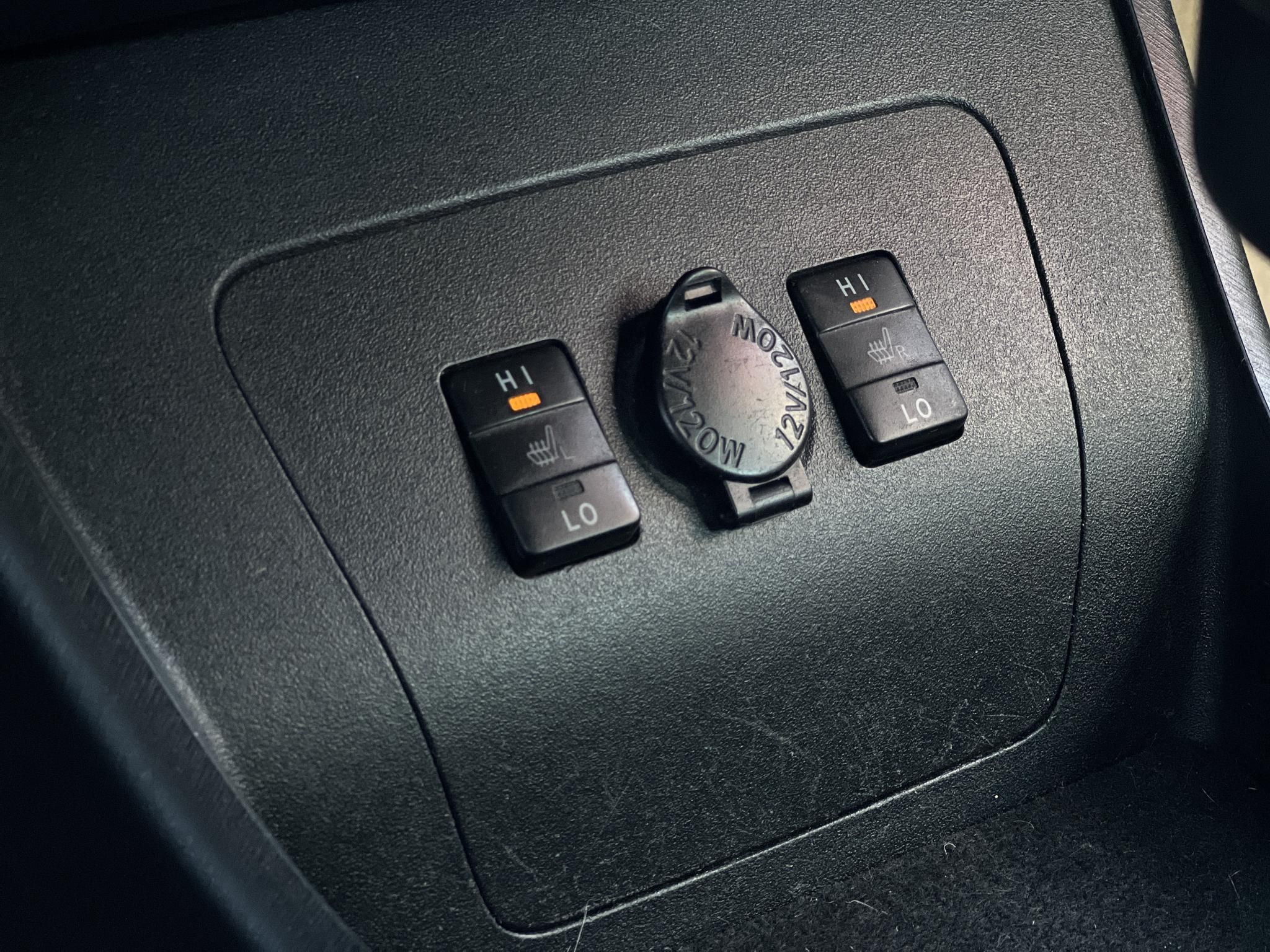 TOYOTA PRIUS PLUG-IN