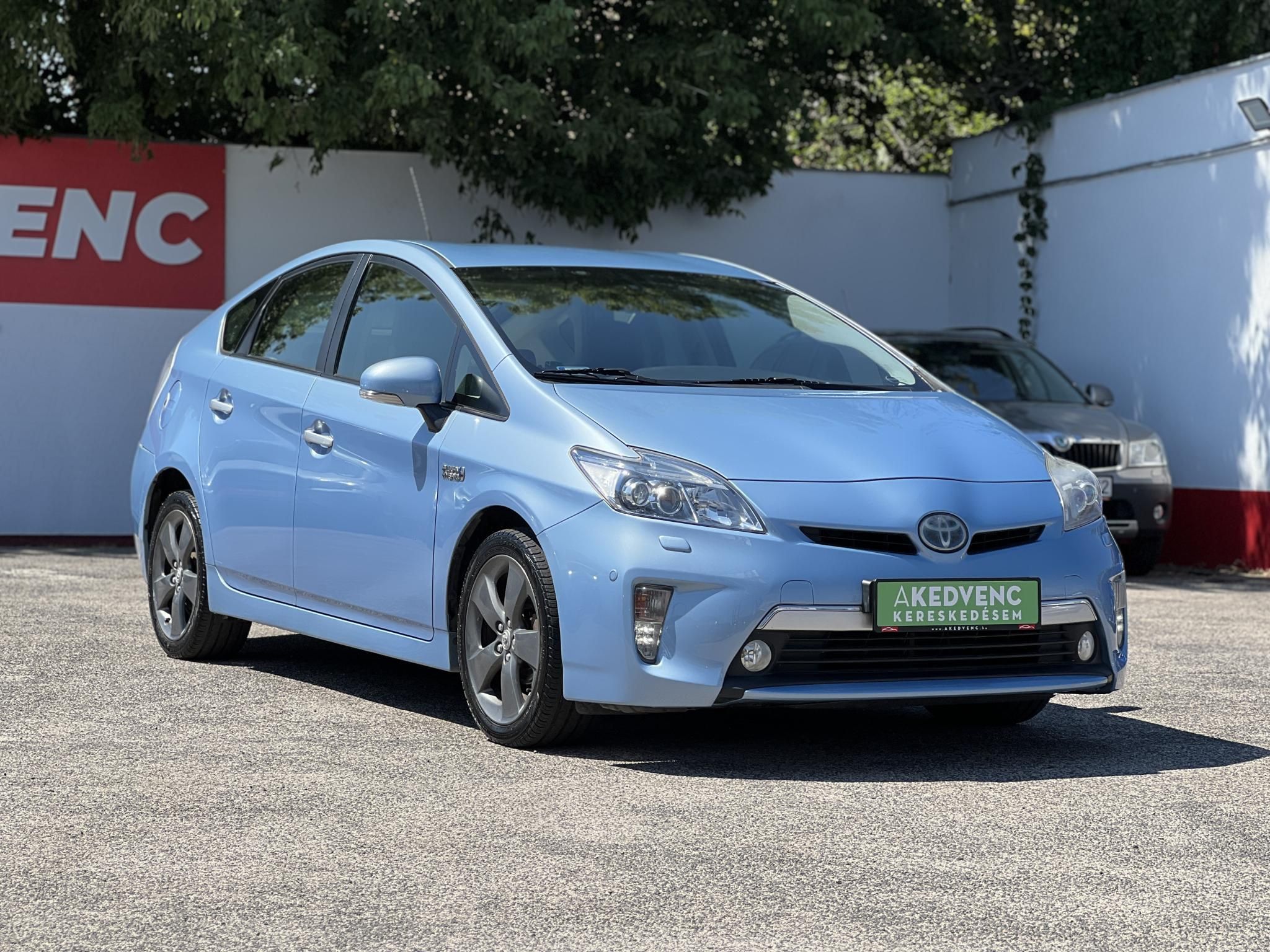 TOYOTA PRIUS PLUG-IN