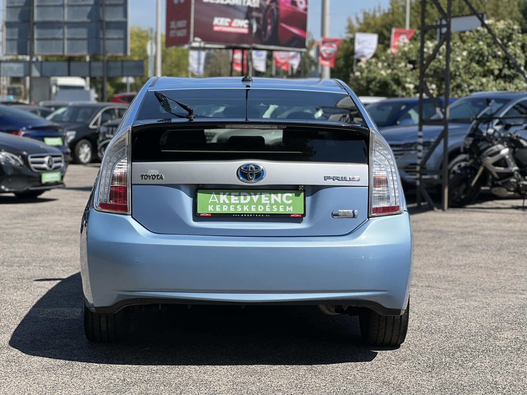 TOYOTA PRIUS PLUG-IN
