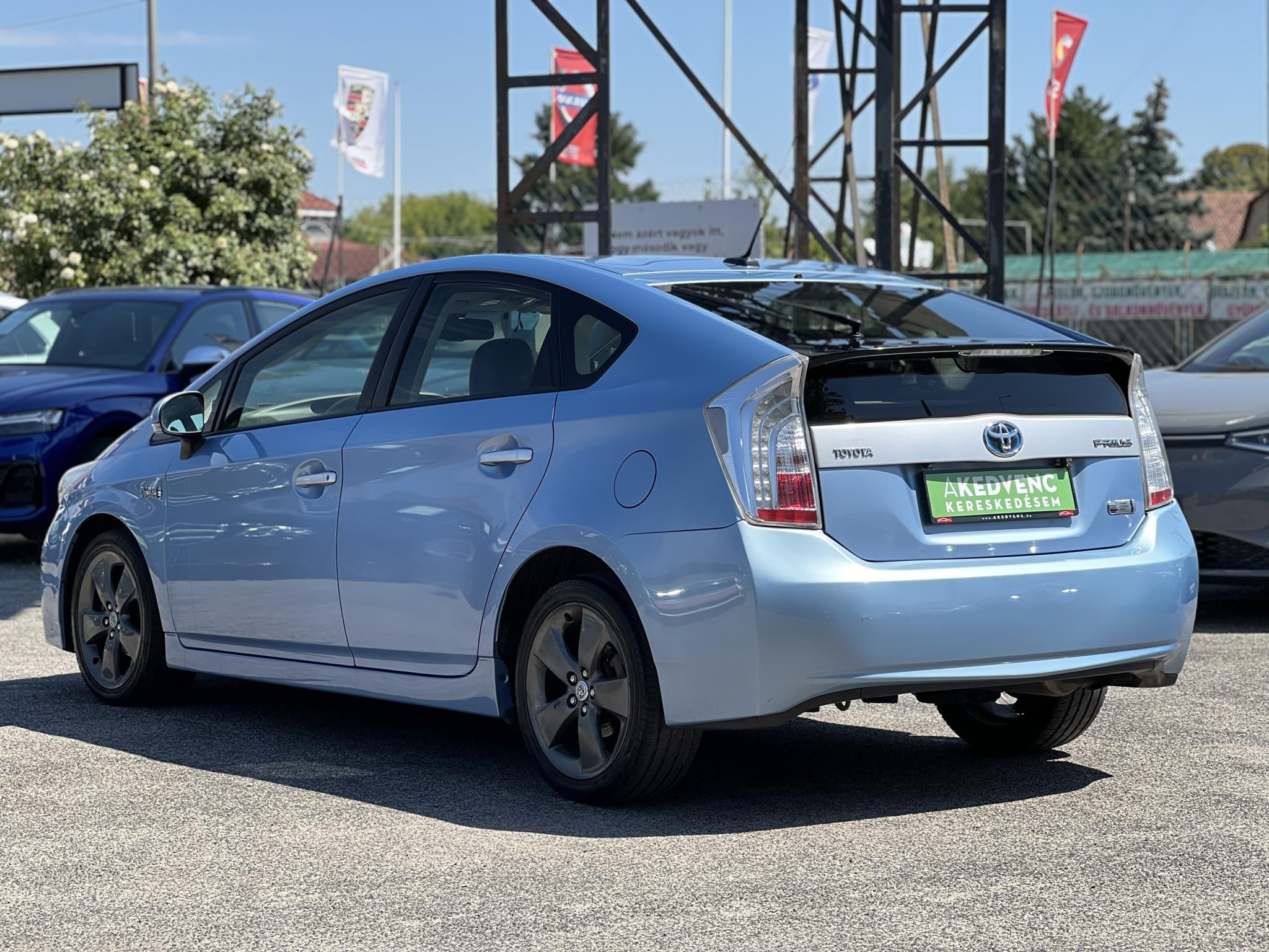 TOYOTA PRIUS PLUG-IN