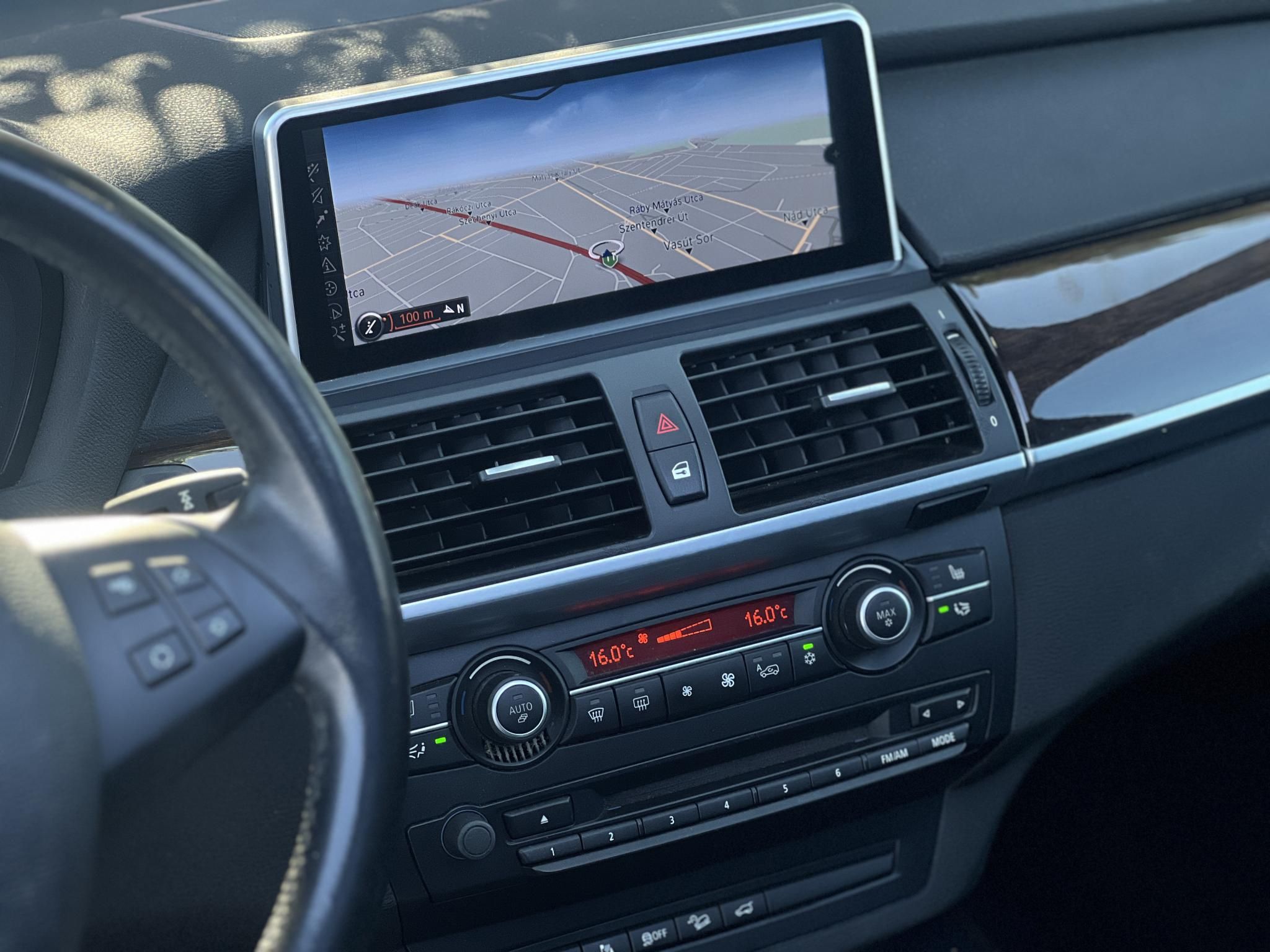 BMW X5 xDrive35i (Automata) Carplay Memóriás ülések Panoráma tető Téli-nyári felnigarnitúrával