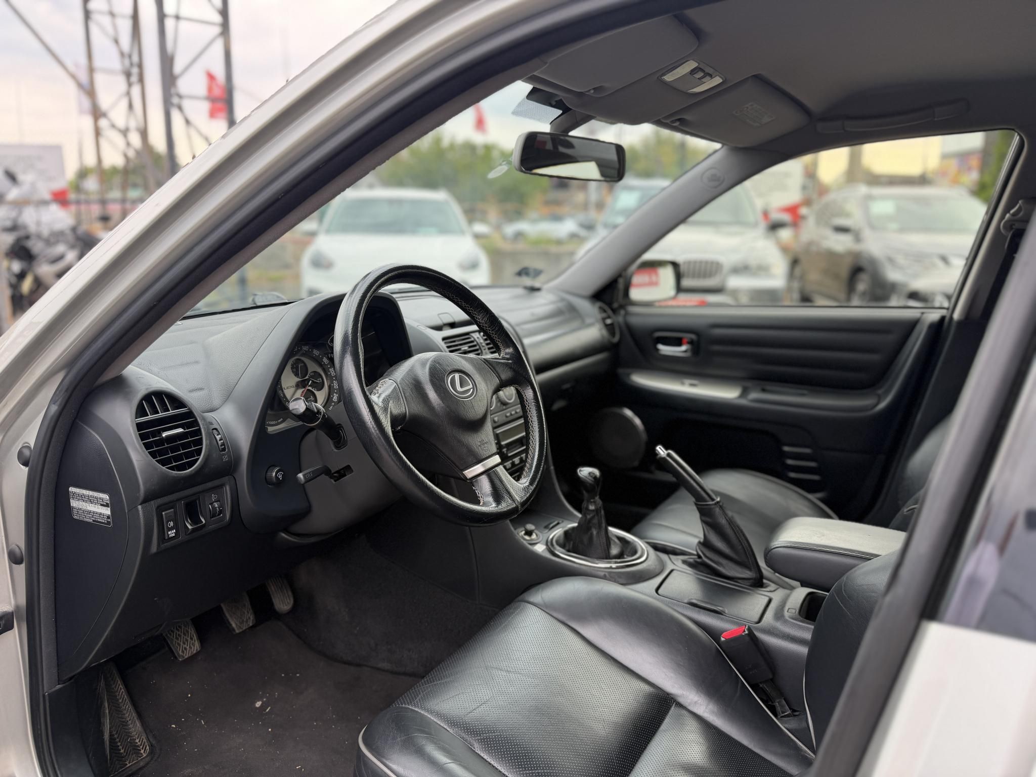 LEXUS IS 200 Sport Cross klíma. bőrbelső. ülésfűtés. téli-nyári kerék garnitúra. vezérlés cseréve!