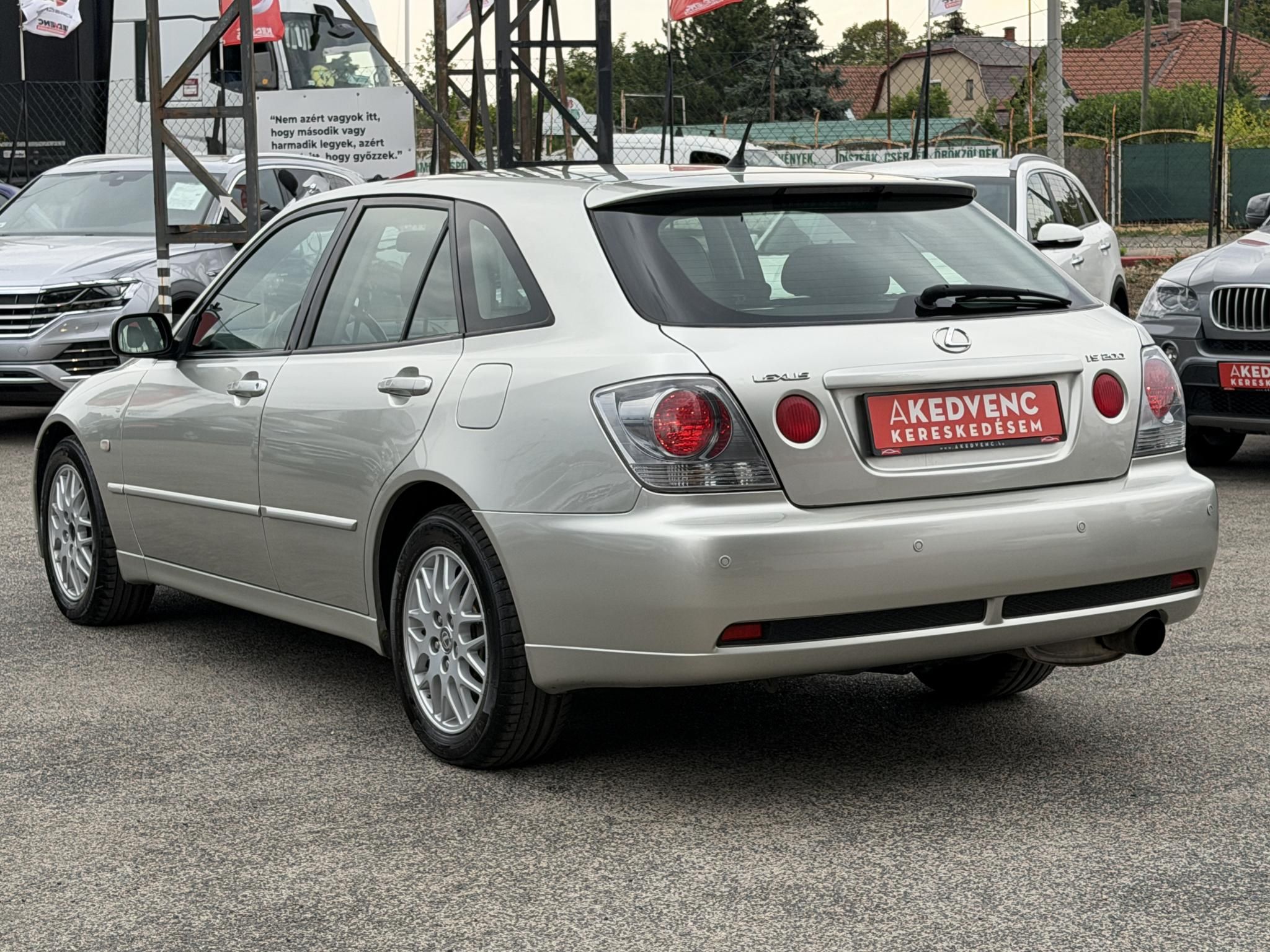 LEXUS IS 200 Sport Cross klíma. bőrbelső. ülésfűtés. téli-nyári kerék garnitúra. vezérlés cseréve!