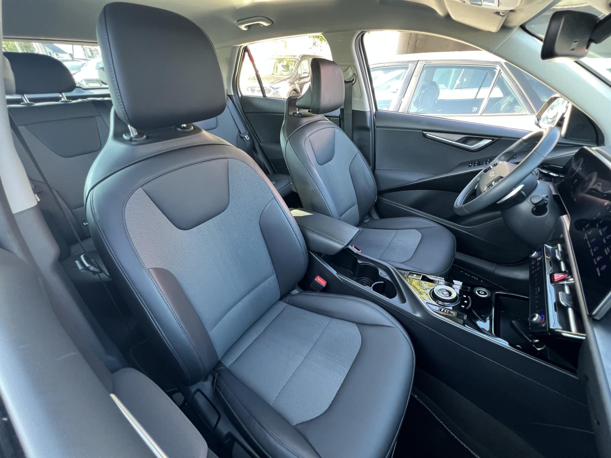 KIA NIRO e-Niro 64kWh Gold Carplay. Tolatókamera. Virtual cockpit. Végig márkaszervizelt!