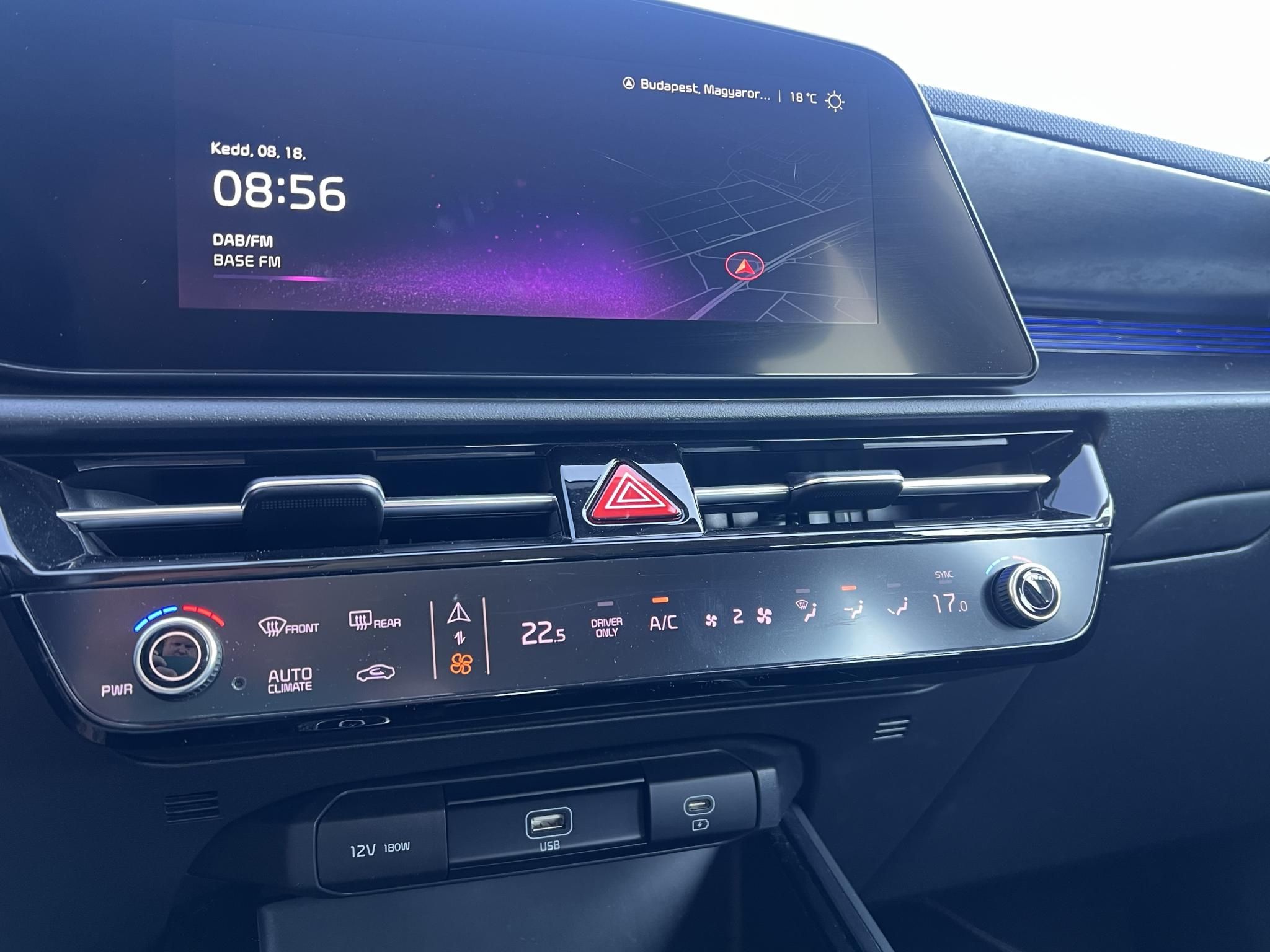 KIA NIRO e-Niro 64kWh Gold Carplay. Tolatókamera. Virtual cockpit. Végig márkaszervizelt!