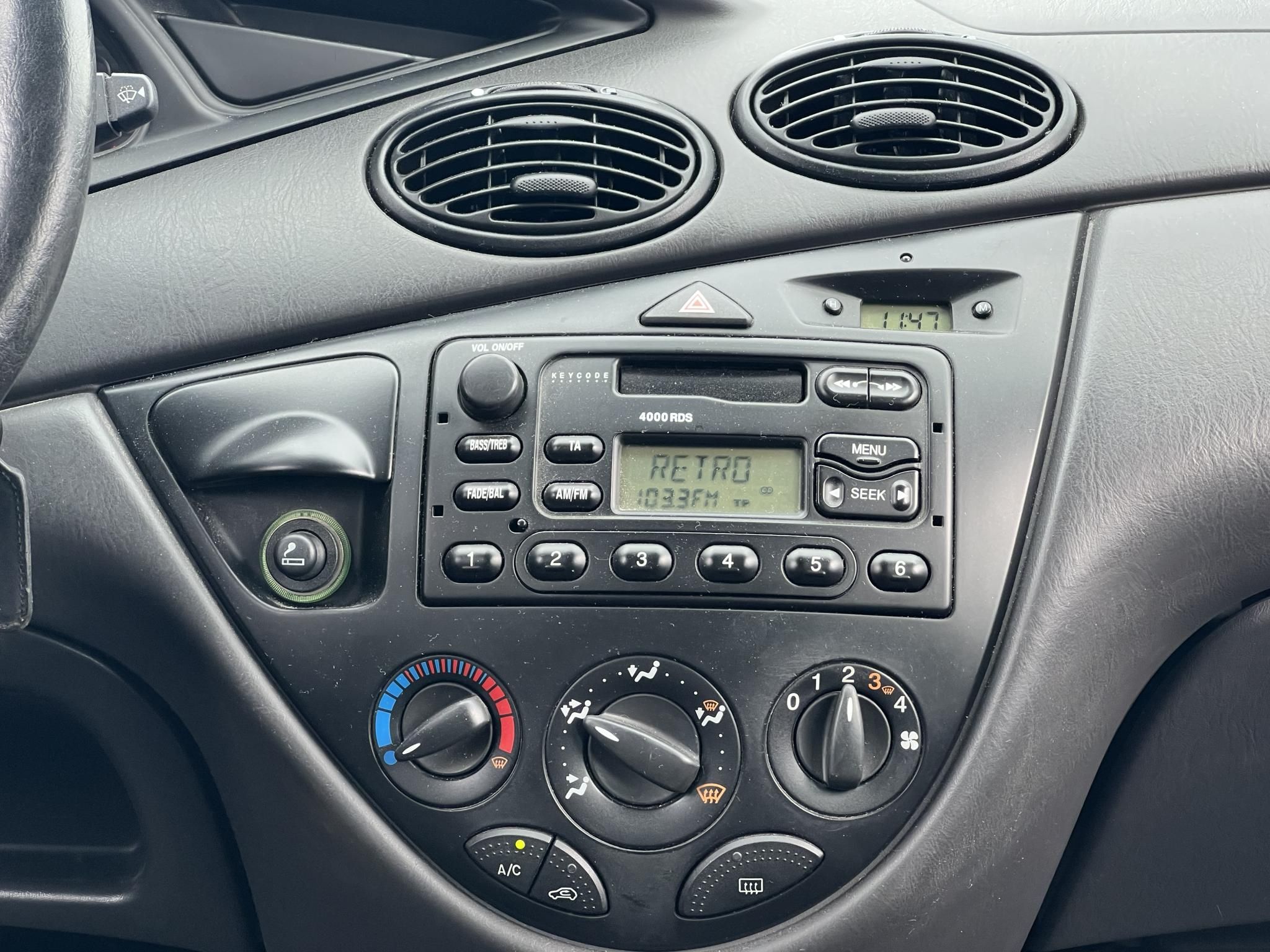 FORD FOCUS 1.4 Comfort Magyarország 116e km Friss vizsga Klíma!