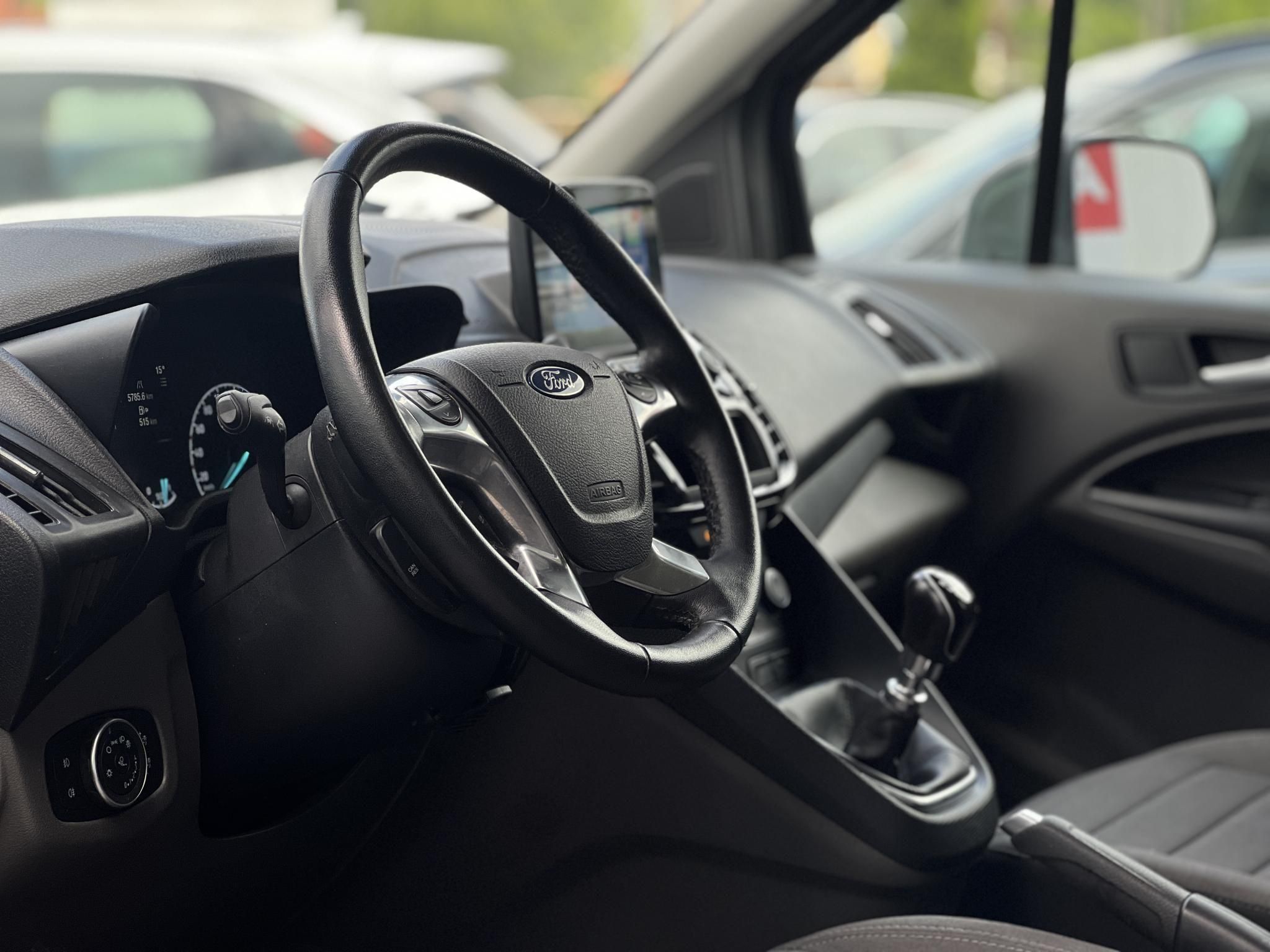 FORD CONNECT Tourneo230 1.5 TDCi L2 Titanium (7 személyes ) 79e km. M.o.-i. Márkaszervizelt előélet!
