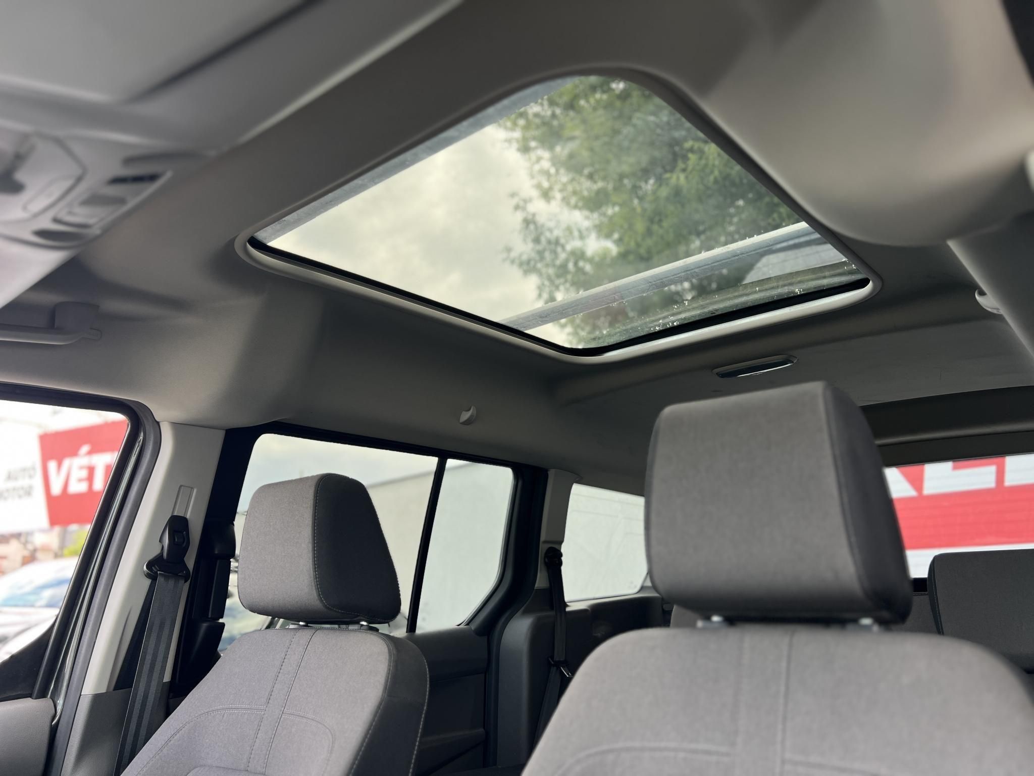 FORD CONNECT Tourneo230 1.5 TDCi L2 Titanium (7 személyes ) 79e km. M.o.-i. Márkaszervizelt előélet!