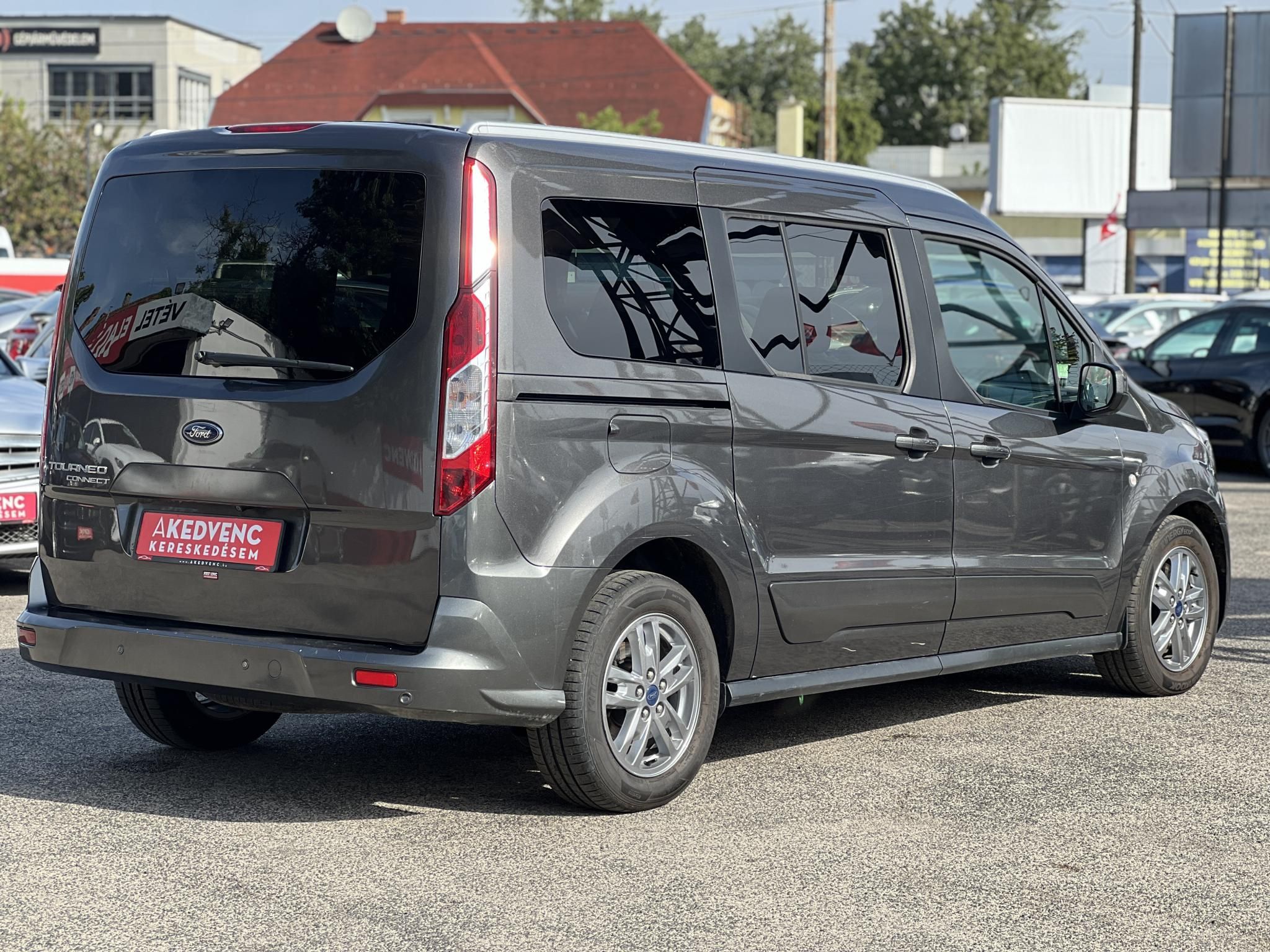 FORD CONNECT Tourneo230 1.5 TDCi L2 Titanium (7 személyes ) 79e km. M.o.-i. Márkaszervizelt előélet!