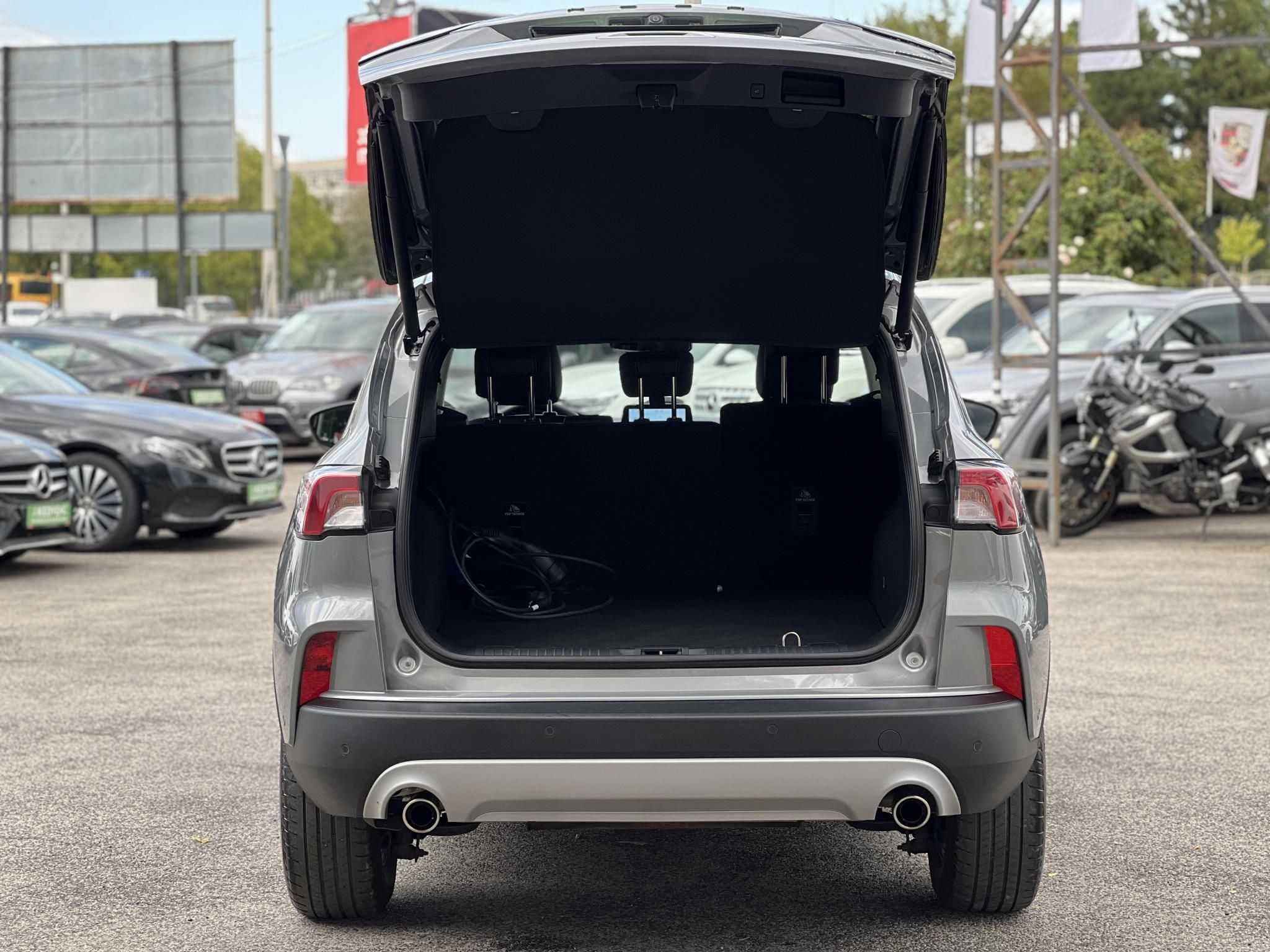 FORD KUGA 2.5 PHEV Titanium CVT 37e km. kitűnő állapot!