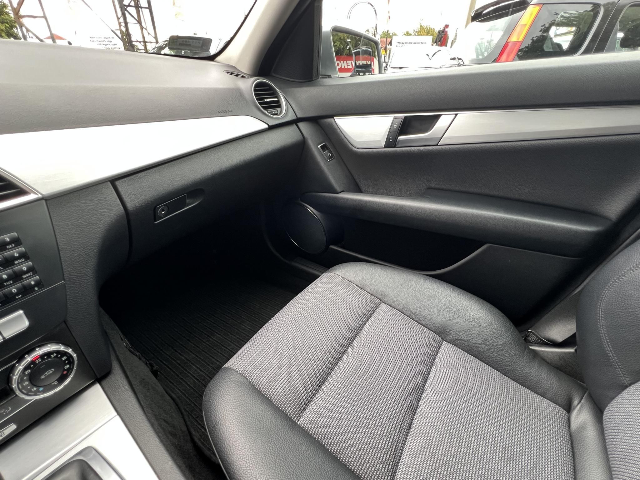 MERCEDES-BENZ C 220 CDI BlueEFFICIENCY Avantgarde (Automata) AMG csomag. Téli-nyári garnitúra. Álomszép beltér!