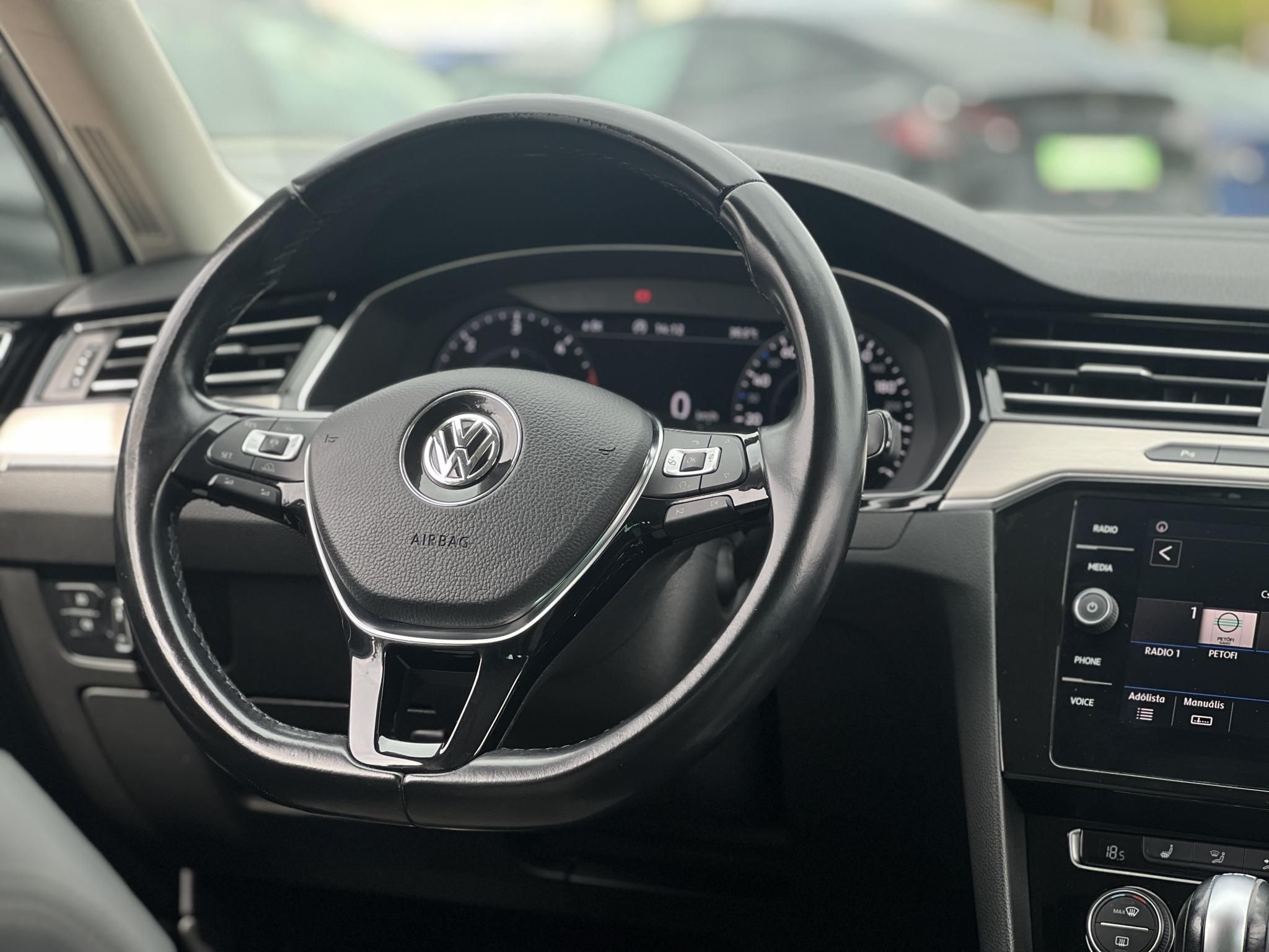 VOLKSWAGEN PASSAT VIII 2.0 TDI BMT SCR Comfortline DSG Magyarországi. Gyári fényezés. Végig vezetett szervizkönyv!