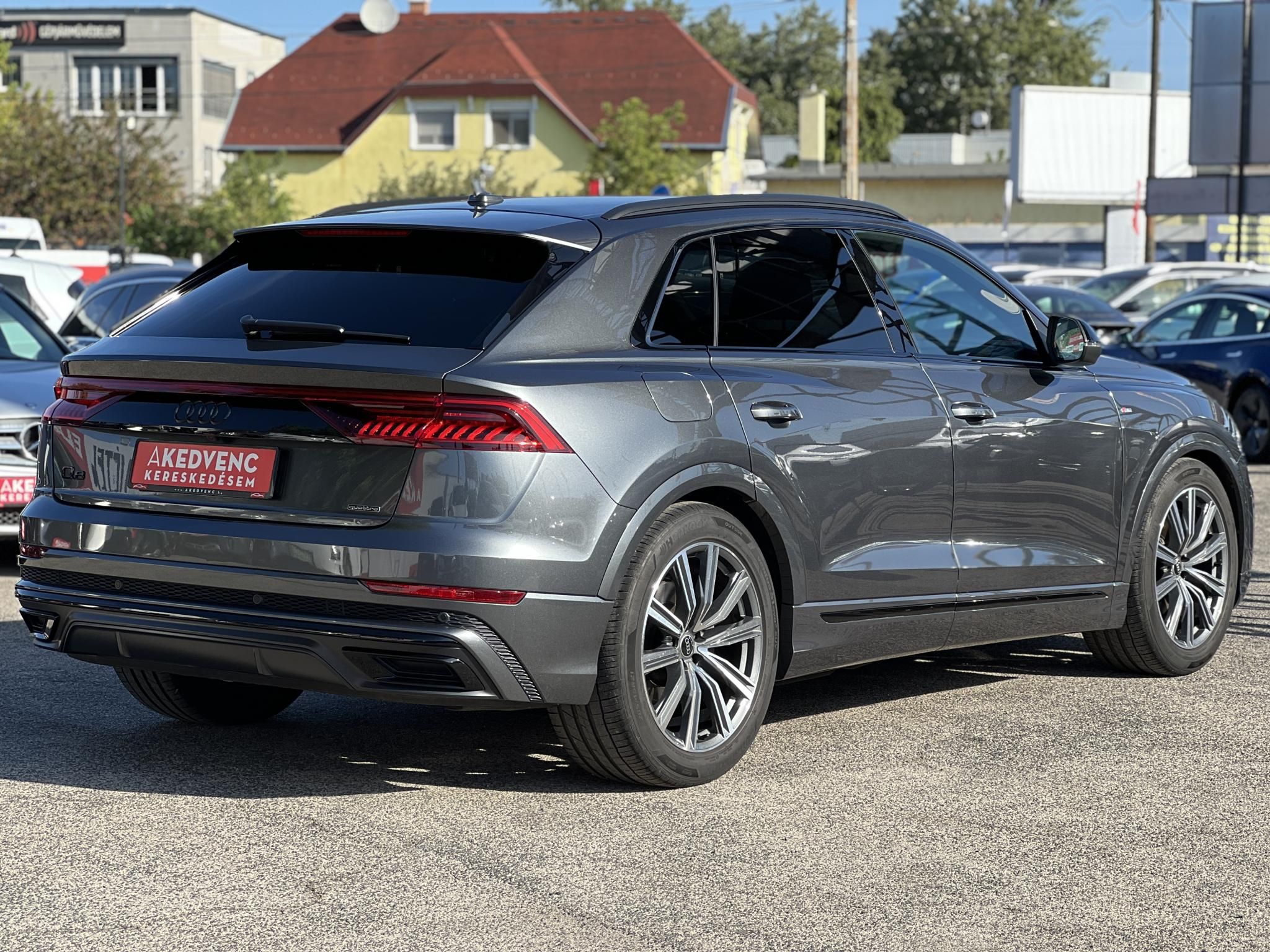 AUDI Q8 50 TDI quattro Tiptronic ic 77e km. M.o.-i. márkaszervizelt előélet. téli-nyári kerék szett!
