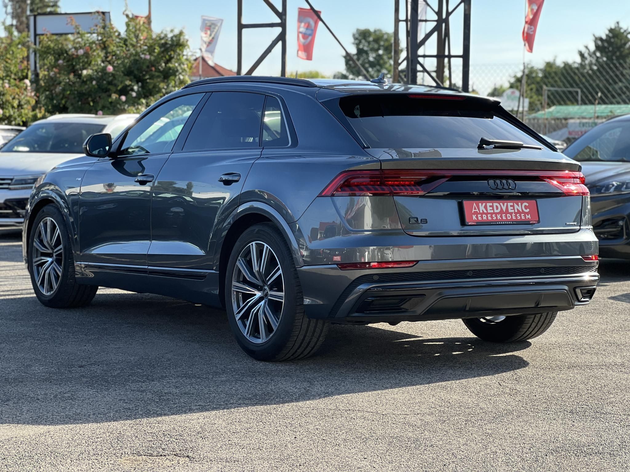 AUDI Q8 50 TDI quattro Tiptronic ic 77e km. M.o.-i. márkaszervizelt előélet. téli-nyári kerék szett!