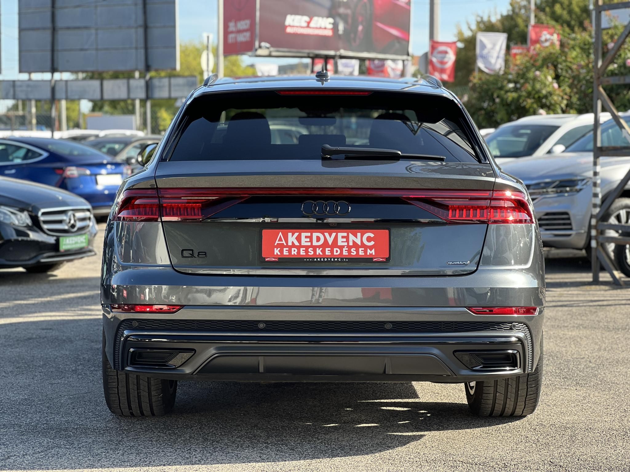 AUDI Q8 50 TDI quattro Tiptronic ic 77e km. M.o.-i. márkaszervizelt előélet. téli-nyári kerék szett!