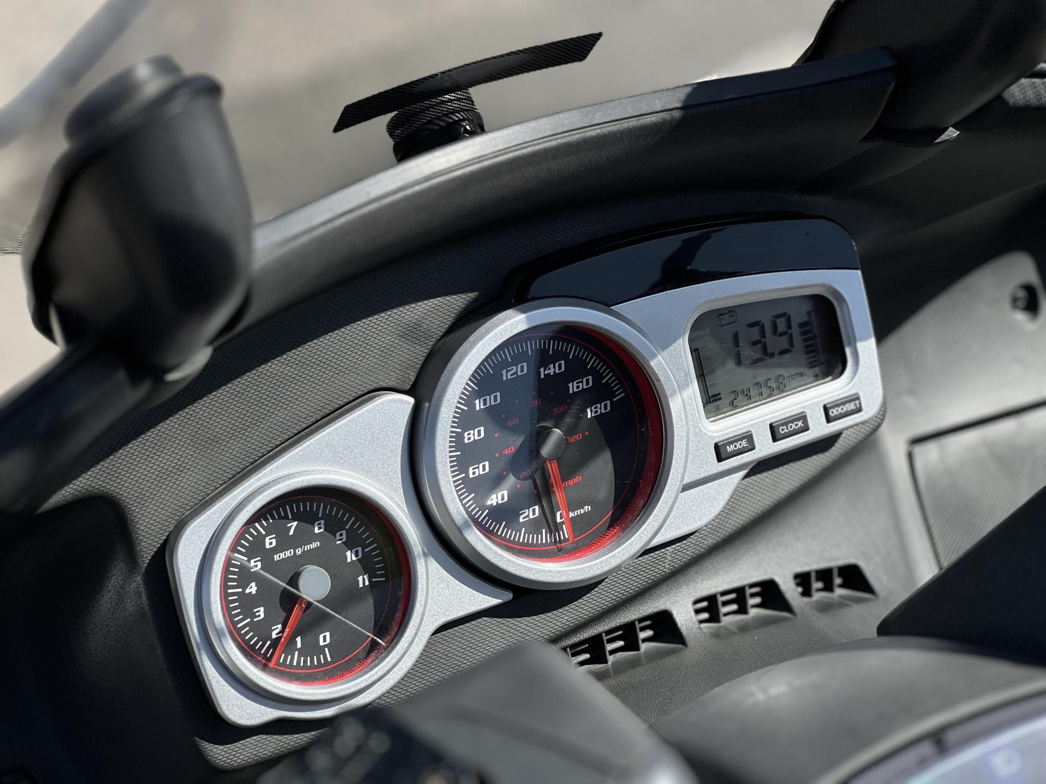 APRILIA SR MAX 300 Akrapovic