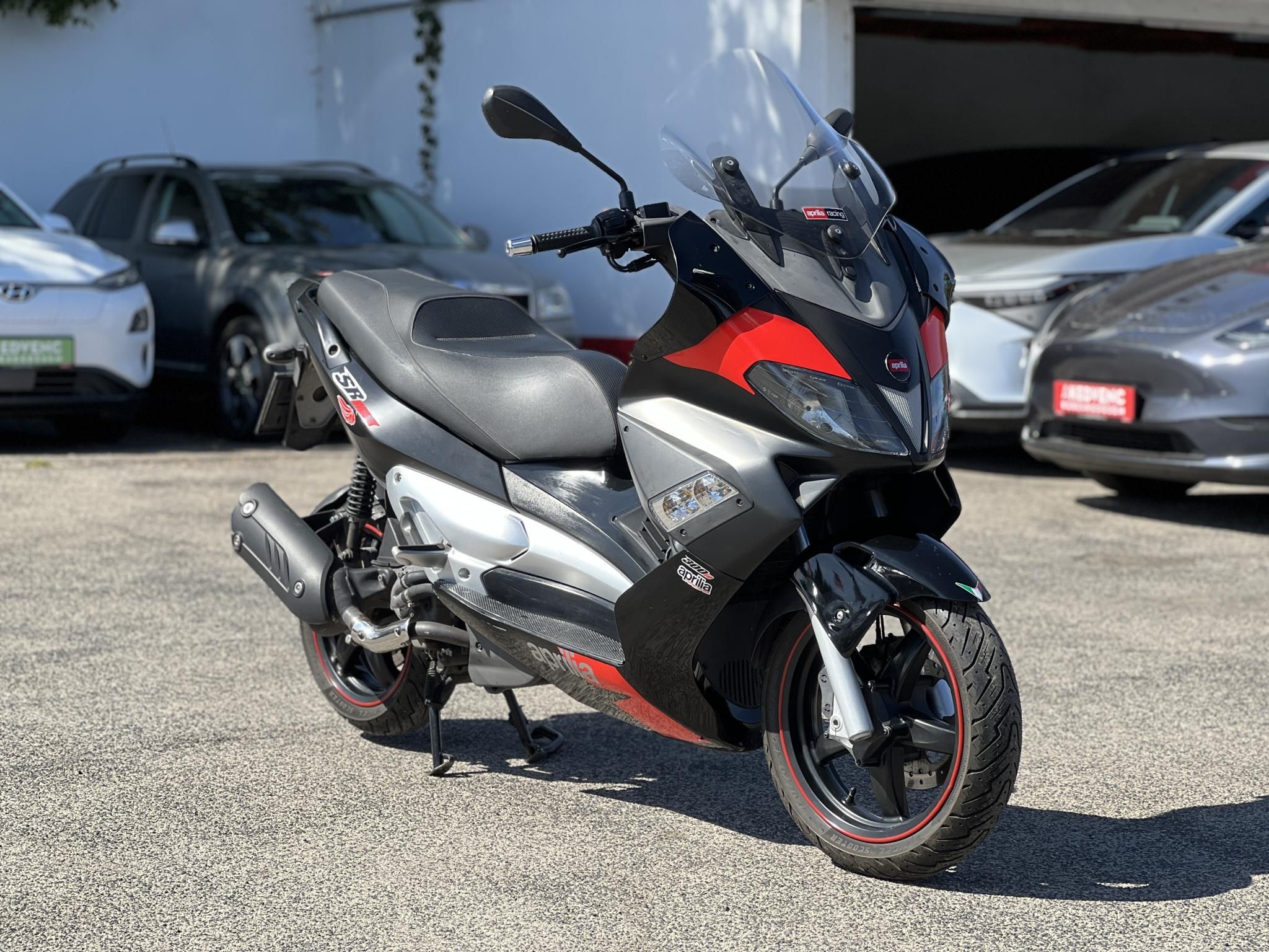 APRILIA SR MAX 300 Akrapovic